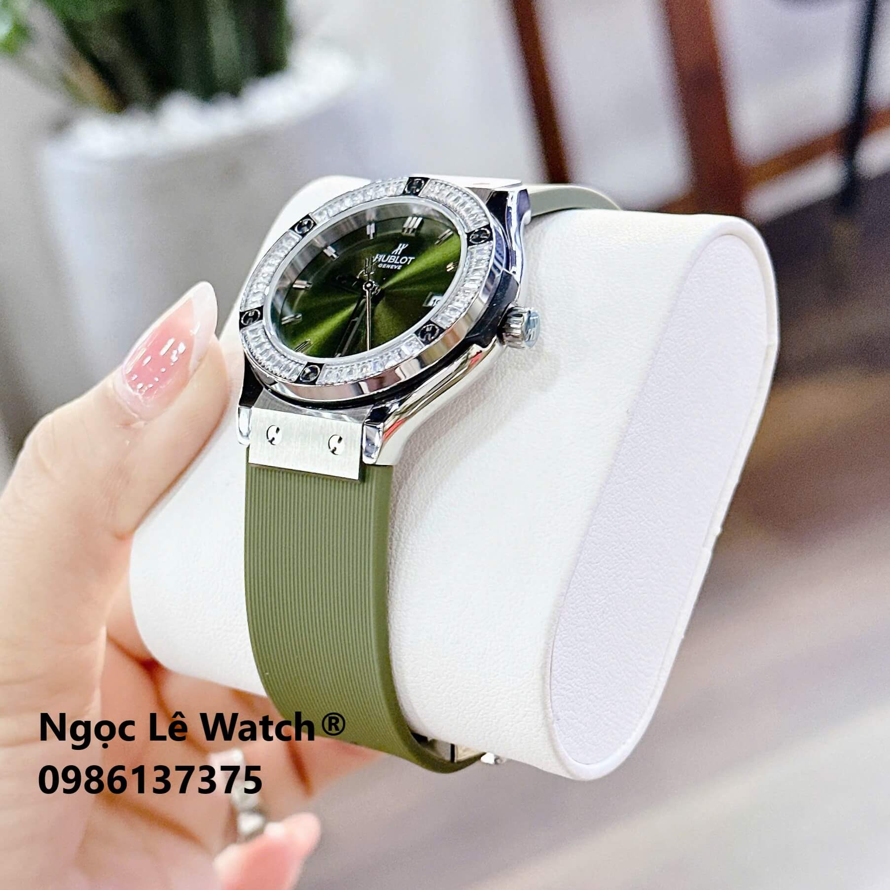 Đồng Hồ Nữ Hublot Classic Fusion Màu Xanh Rêu Đính Đá Silver Size 34mm - Máy Quartz