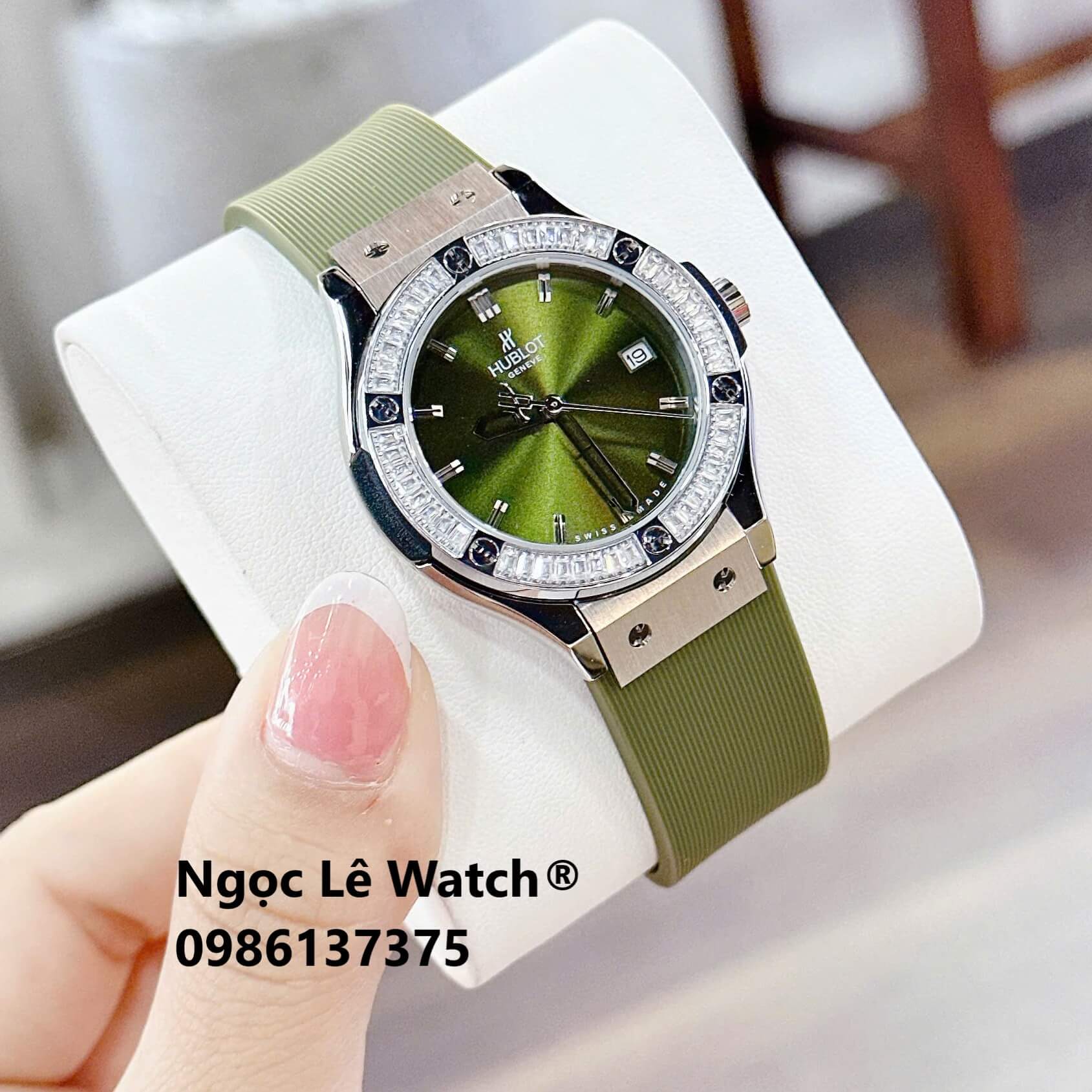 Đồng Hồ Nữ Hublot Classic Fusion Màu Xanh Rêu Đính Đá Silver Size 34mm - Máy Quartz