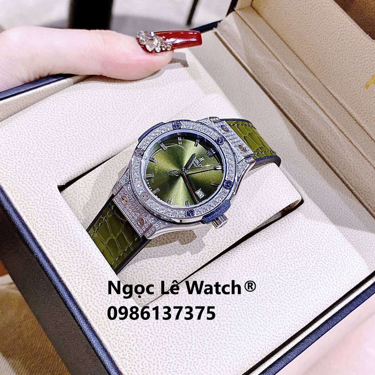 Đồng Hồ Nữ Hublot Classic Fusion Màu Xanh Rêu Đính Đá Silver Size 34mm - Máy Quartz