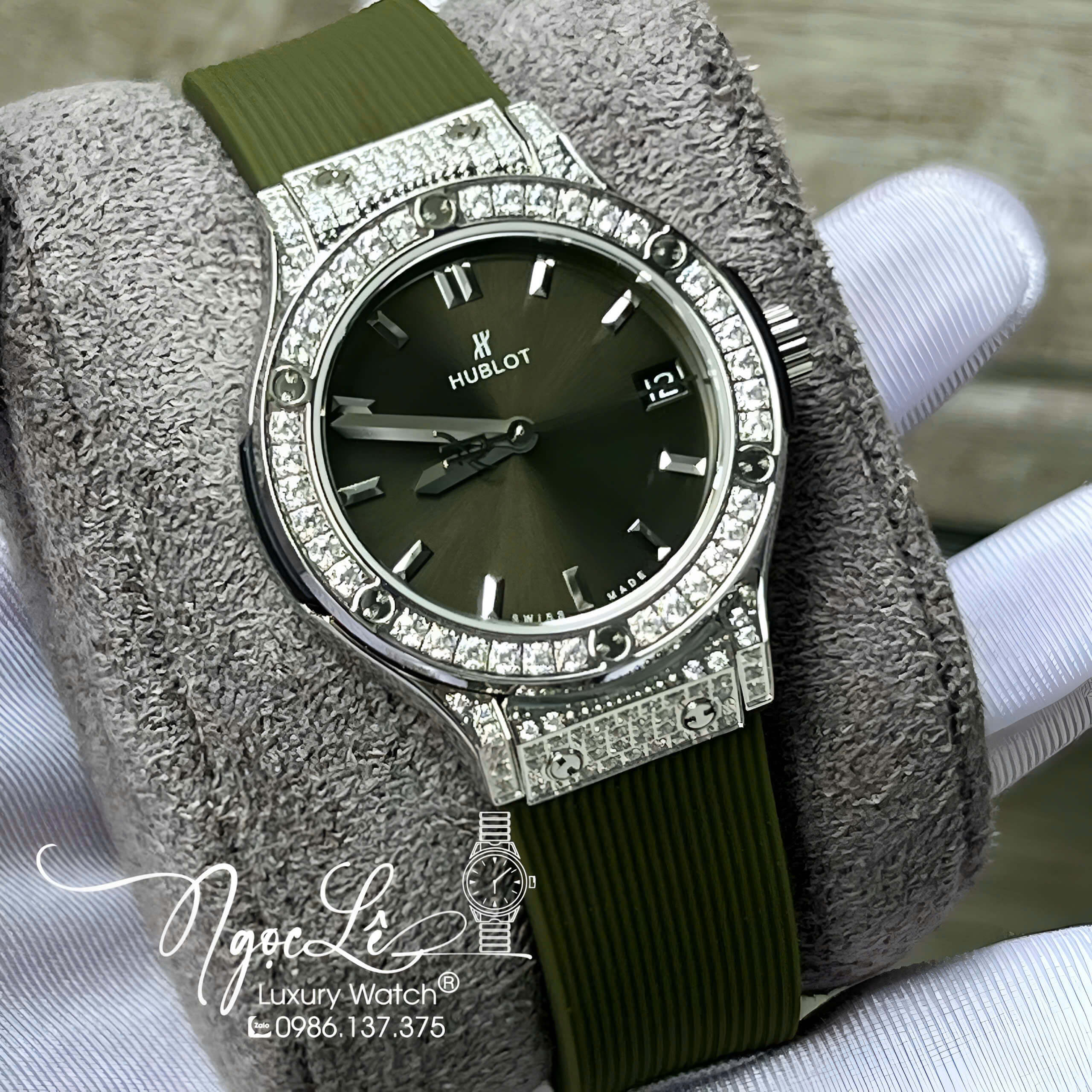 Đồng Hồ Nữ Hublot Classic Fusion Titanium Dây Cao Su Xanh Rêu Viền Đá CZ Replica Size 31mm