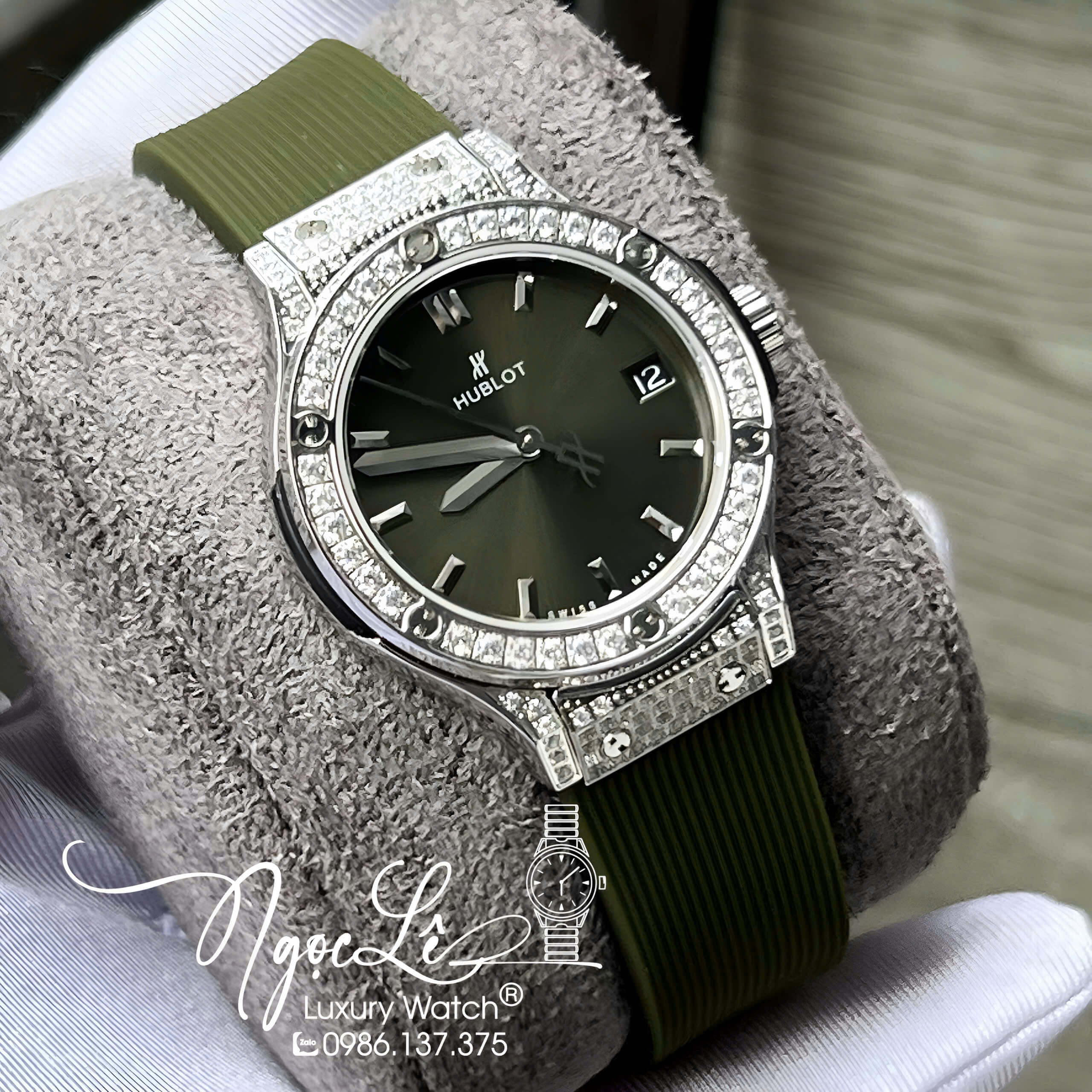 Đồng Hồ Nữ Hublot Classic Fusion Titanium Dây Cao Su Xanh Rêu Viền Đá CZ Replica Size 31mm