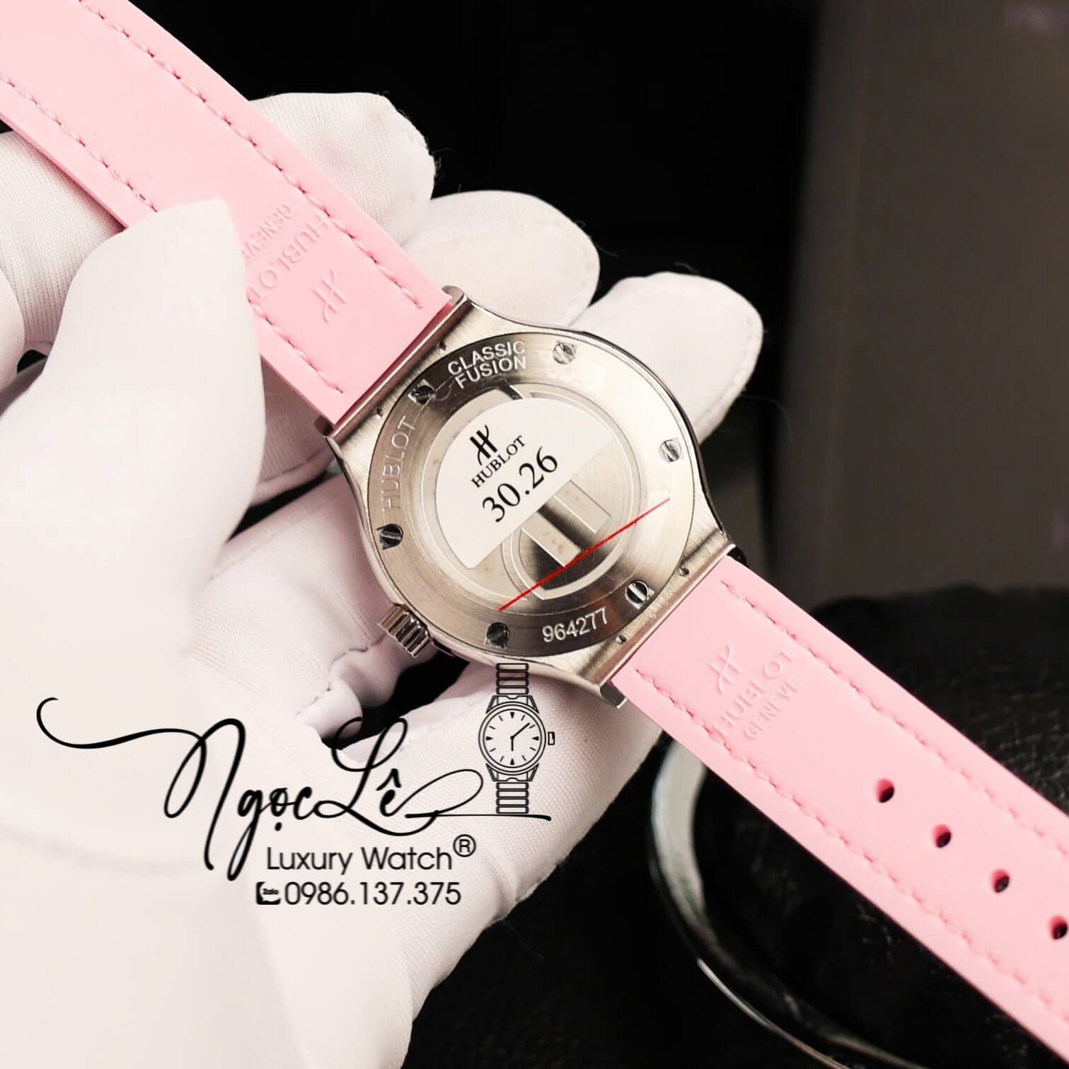 Đồng Hồ Nữ Hublot Classic Fusion Titanium Màu Hồng Mặt Xà Cừ Hồng Viền Đá CZ Dây Da Replica Size 31mm
