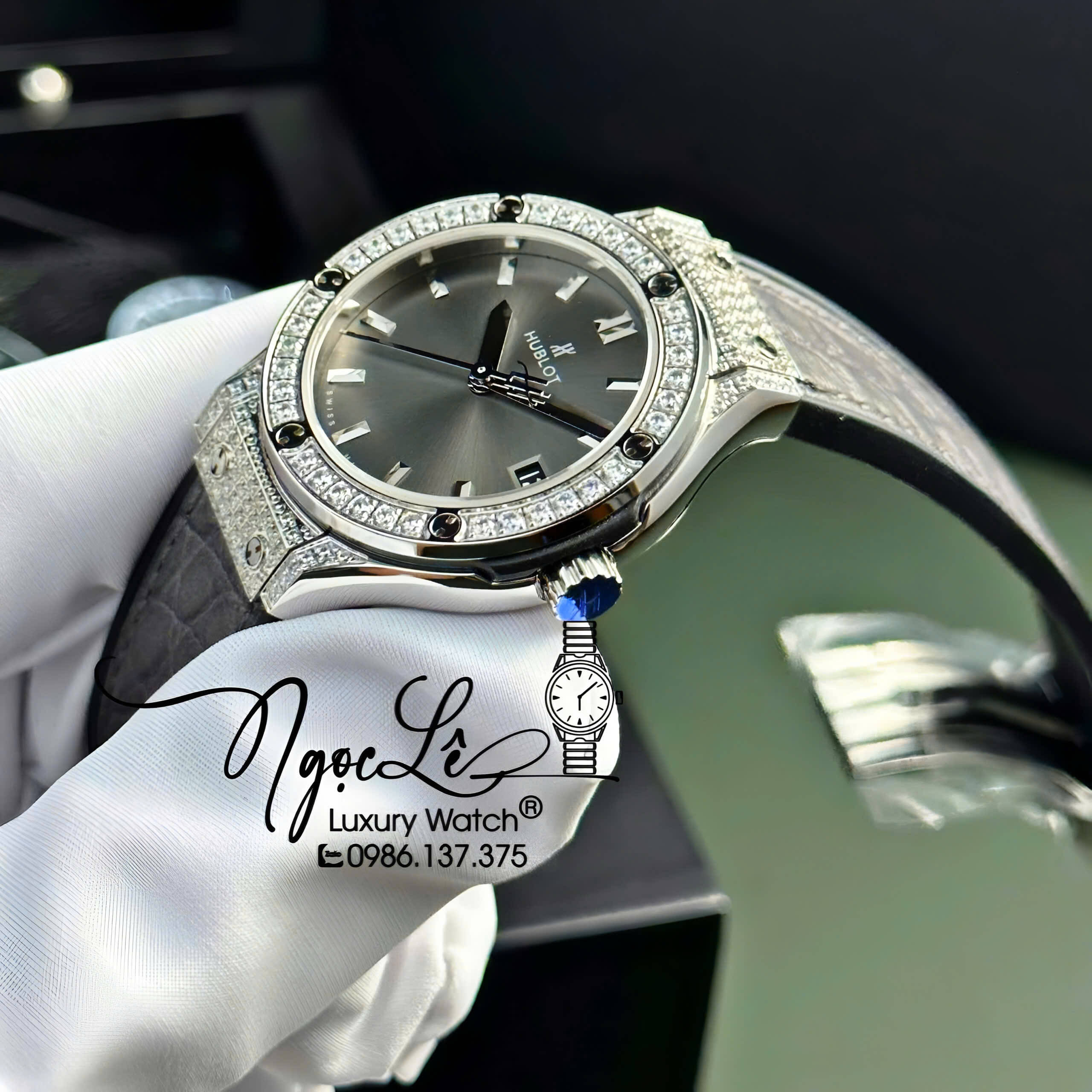 Đồng Hồ Nữ Hublot Classic Fusion Titanium Màu Xám Viền Đá CZ Dây Da Replica Size 31mm