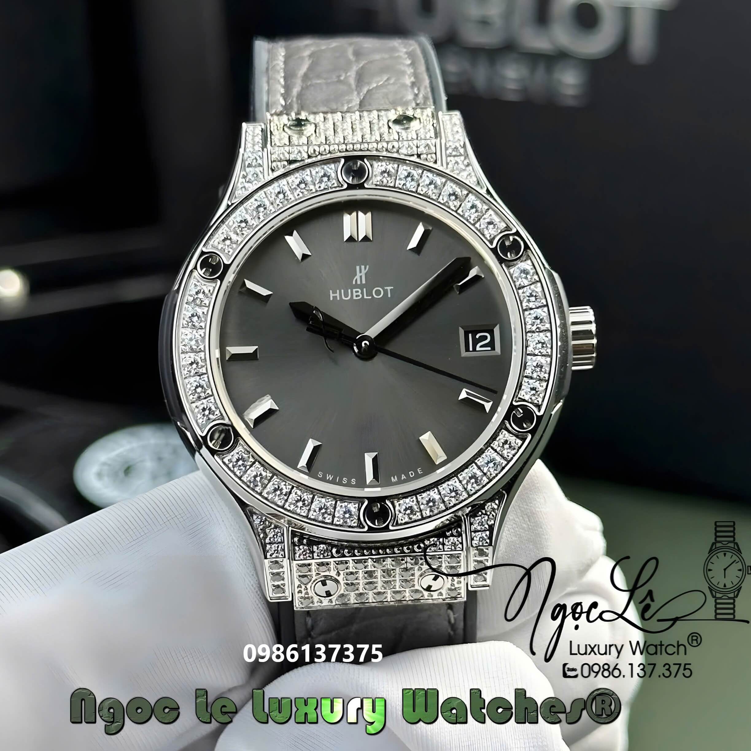 Đồng Hồ Nữ Hublot Classic Fusion Titanium Màu Xám Viền Đá CZ Dây Da Replica Size 31mm