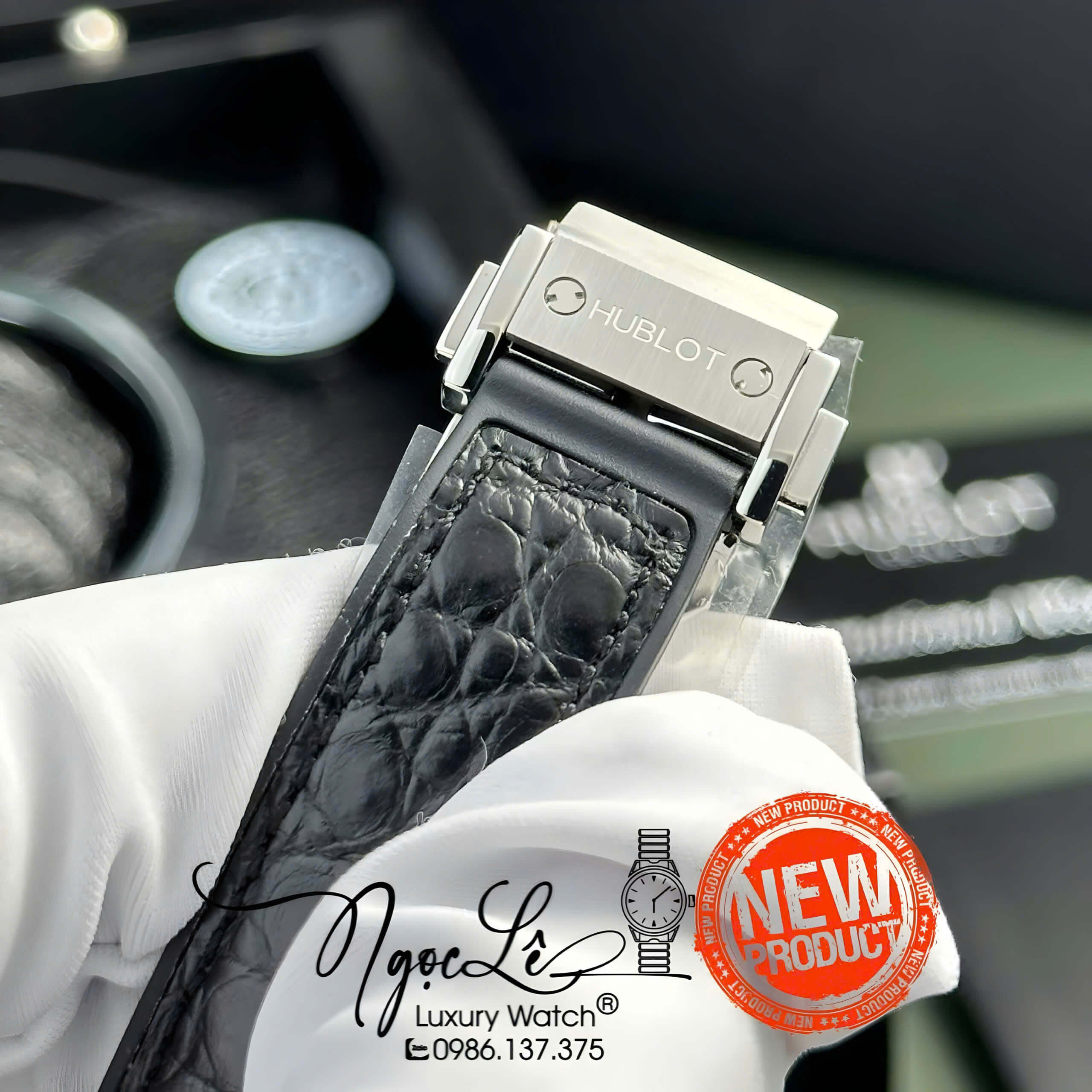 Đồng Hồ Nữ Hublot Classic Fusion Titanium Màu Xám Viền Đá CZ Dây Da Replica Size 31mm