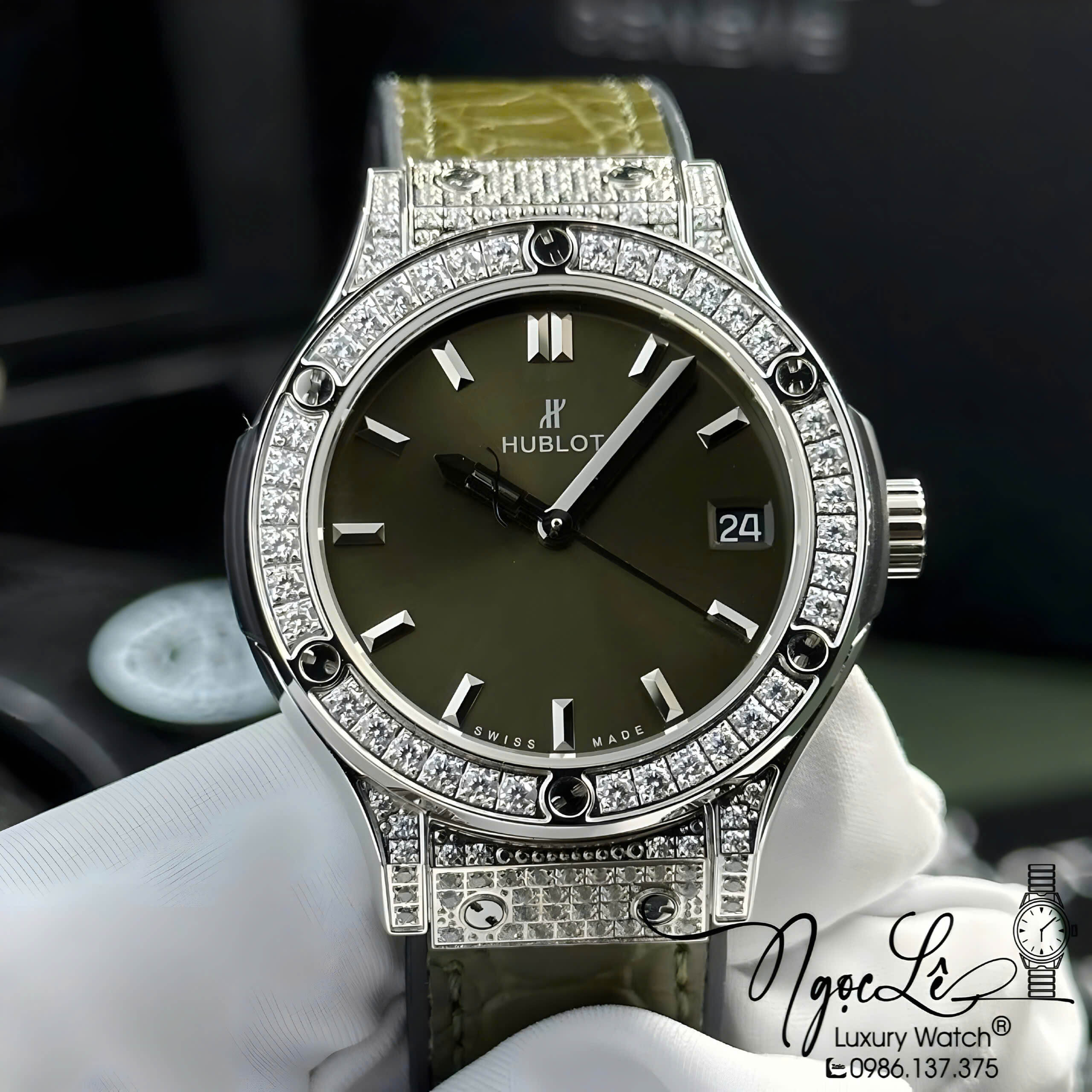 Đồng Hồ Nữ Hublot Classic Fusion Titanium Màu Xanh Rêu Mặt Xà Cừ Viền Đá CZ Dây Da Replica Size 31mm