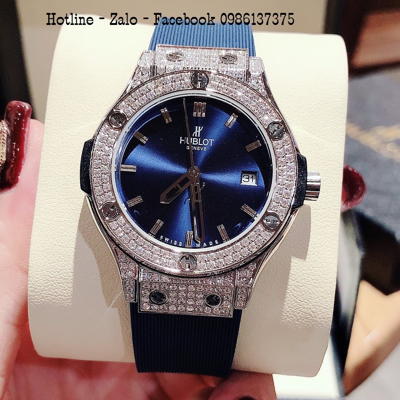 Đồng Hồ Nữ Hublot Đính Đá Silicon Xanh Navy 34mm - Silver