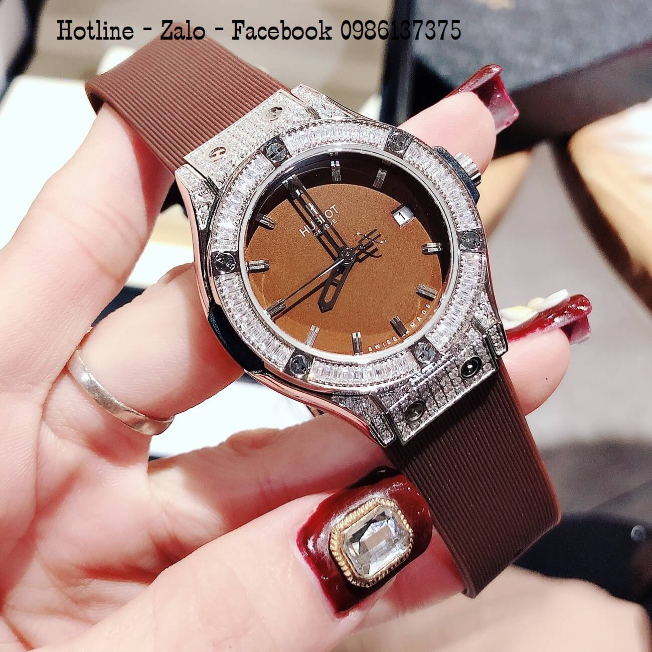 Đồng Hồ Nữ Hublot Đính Đá Silicon Nâu 34mm - Silver