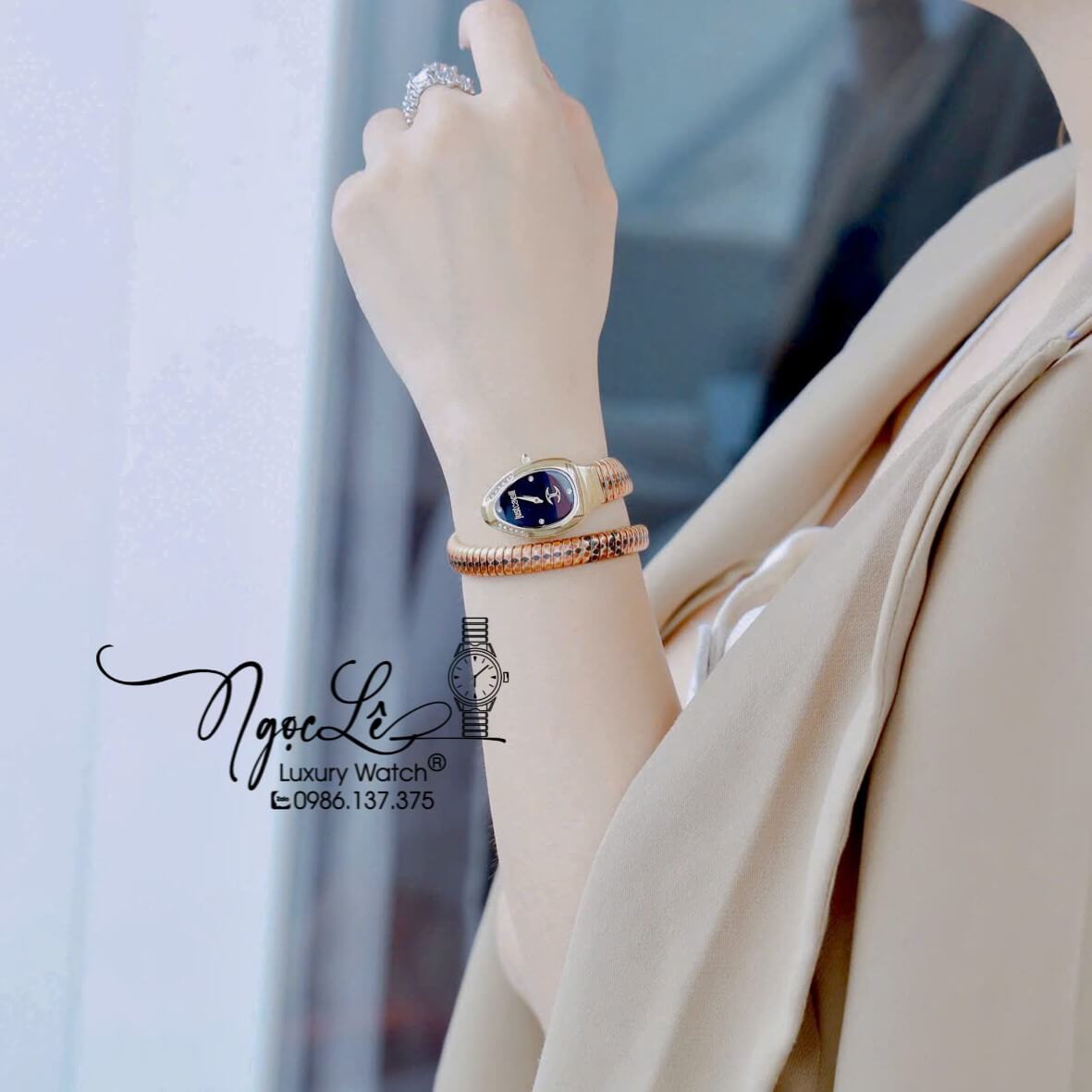 Đồng Hồ Nữ Just Cavalli Rắn Quấn Vòng Dây Kim Loại Màu Vàng Mặt Đen Size 23mm