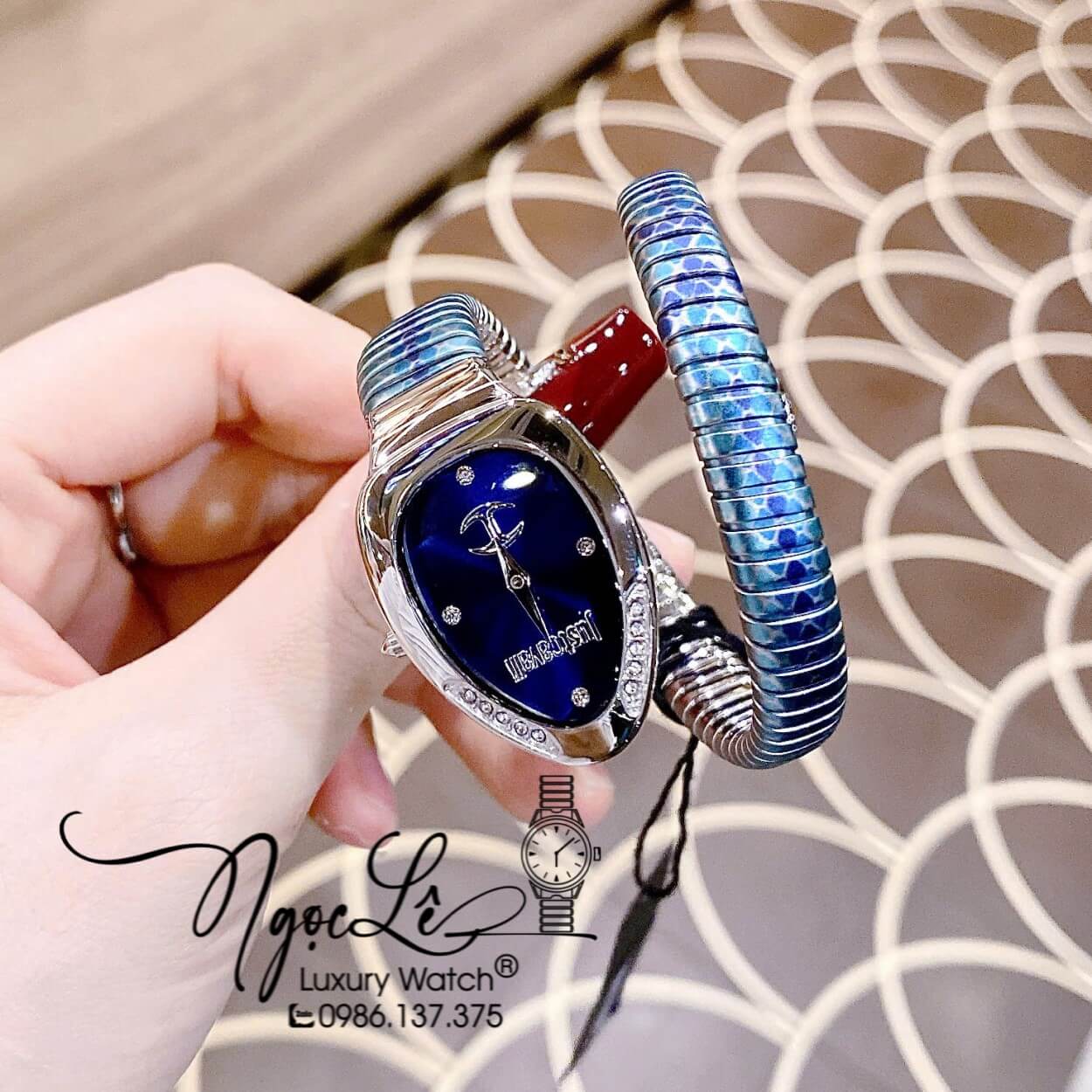 Đồng Hồ Nữ Just Cavalli Rắn Quấn Vòng Dây Kim Loại Màu Xanh Coban Size 23mm