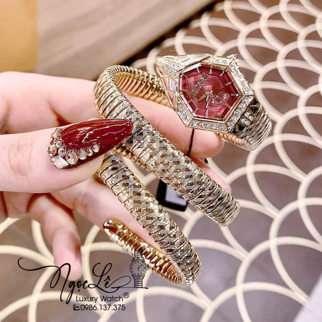 Đồng Hồ Nữ Just Cavalli Rắn Quấn Vòng Màu Vàng Gold Mặt Đỏ Lì Size 23mm