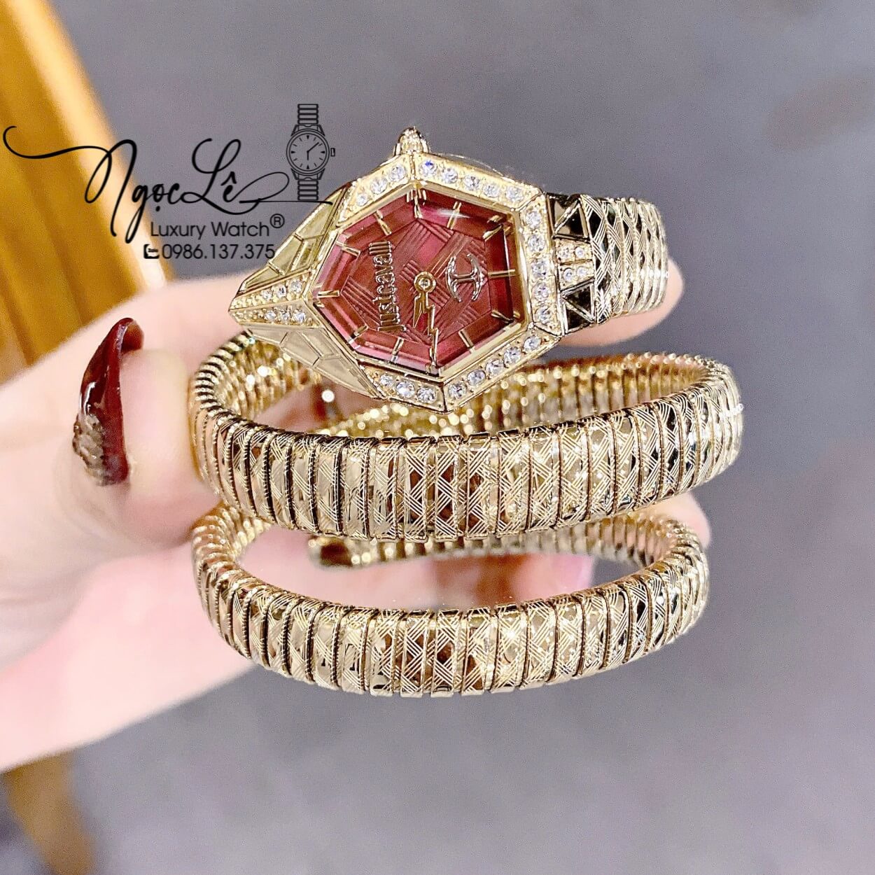 Đồng Hồ Nữ Just Cavalli Rắn Quấn Vòng Màu Vàng Gold Mặt Đỏ Lì Size 23mm