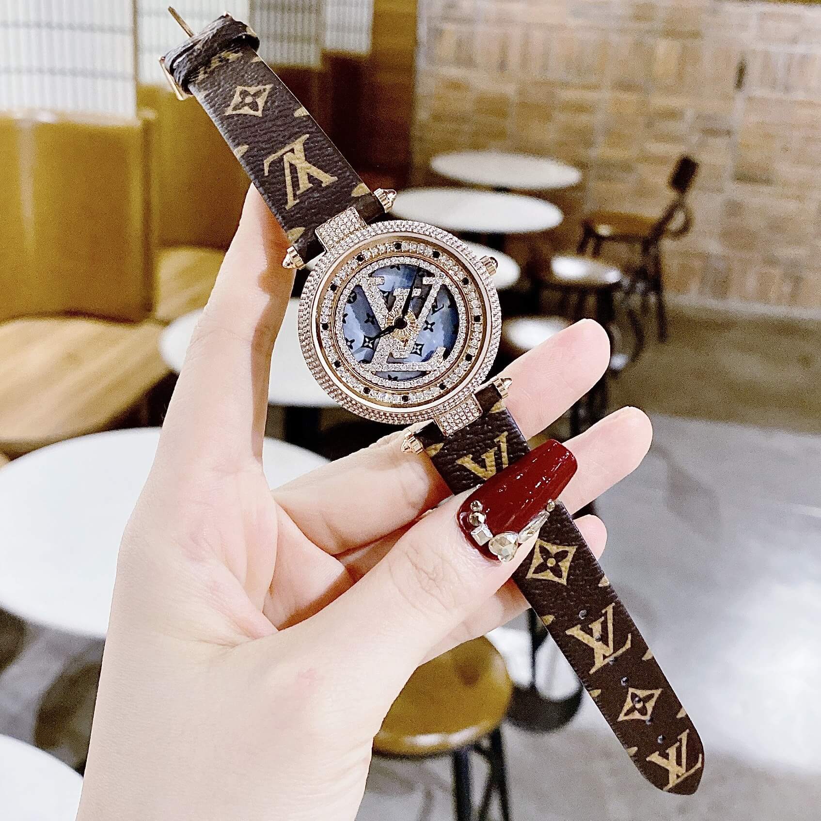 Đồng Hồ Nữ Louis Vuitton Dây Da Nâu Logo Mặt LV Xoay Đính Đá Size 38mm - Vỏ Rose