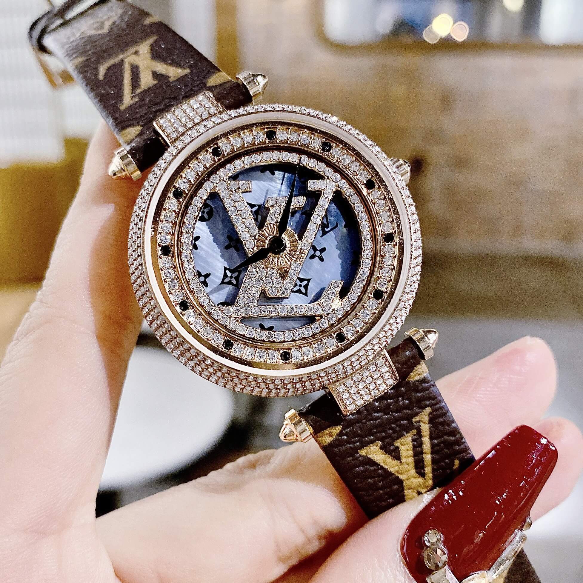 Đồng Hồ Nữ Louis Vuitton Dây Da Nâu Logo Mặt LV Xoay Đính Đá Size 38mm - Vỏ Rose