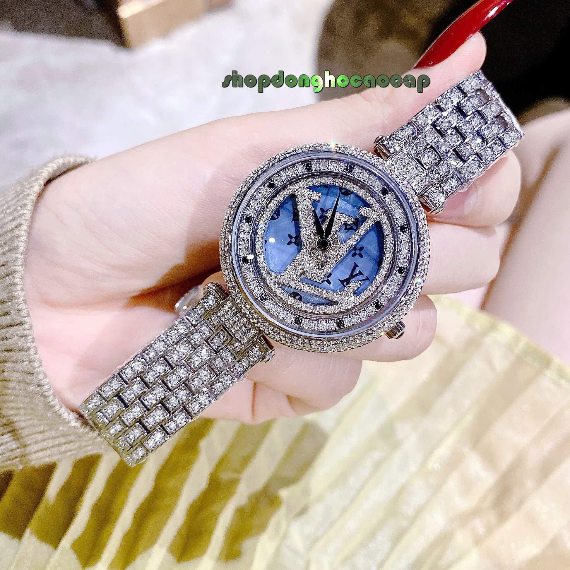 Đồng Hồ Nữ Louis Vuitton Dây Silver Đính Đá Xanh Mặt Xoay Cao Cấp Size 38mm - Quartz