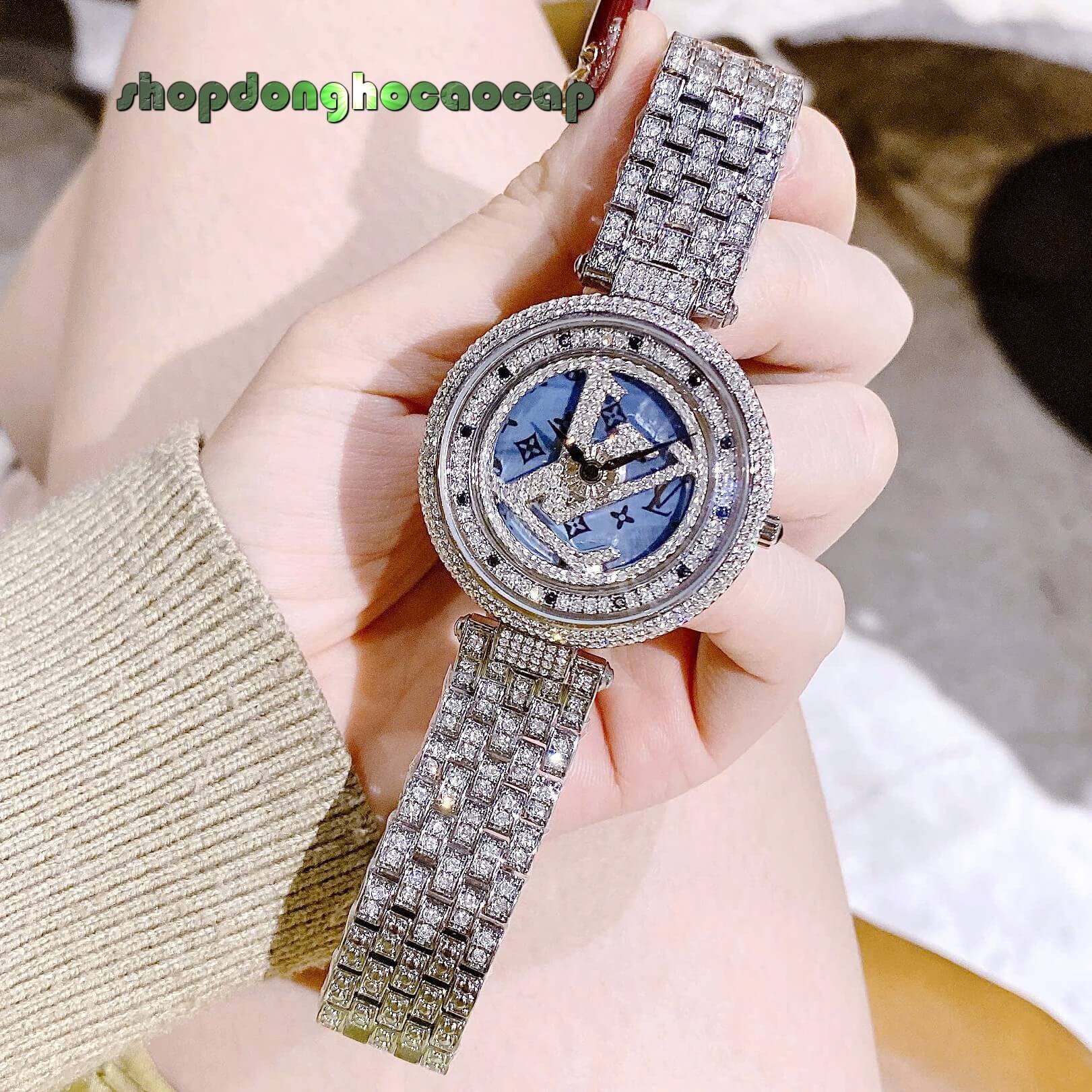 Đồng Hồ Nữ Louis Vuitton Dây Silver Đính Đá Xanh Mặt Xoay Cao Cấp Size 38mm - Quartz