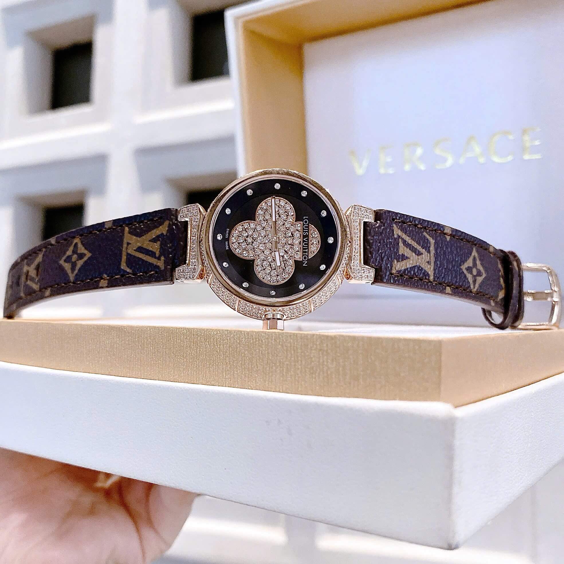 Đồng Hồ Nữ Louis Vuitton Siêu Cấp Dây Da Nâu Logo Mặt Cỏ 4 Lá Đính Đá Size 32mm - Vỏ Rose