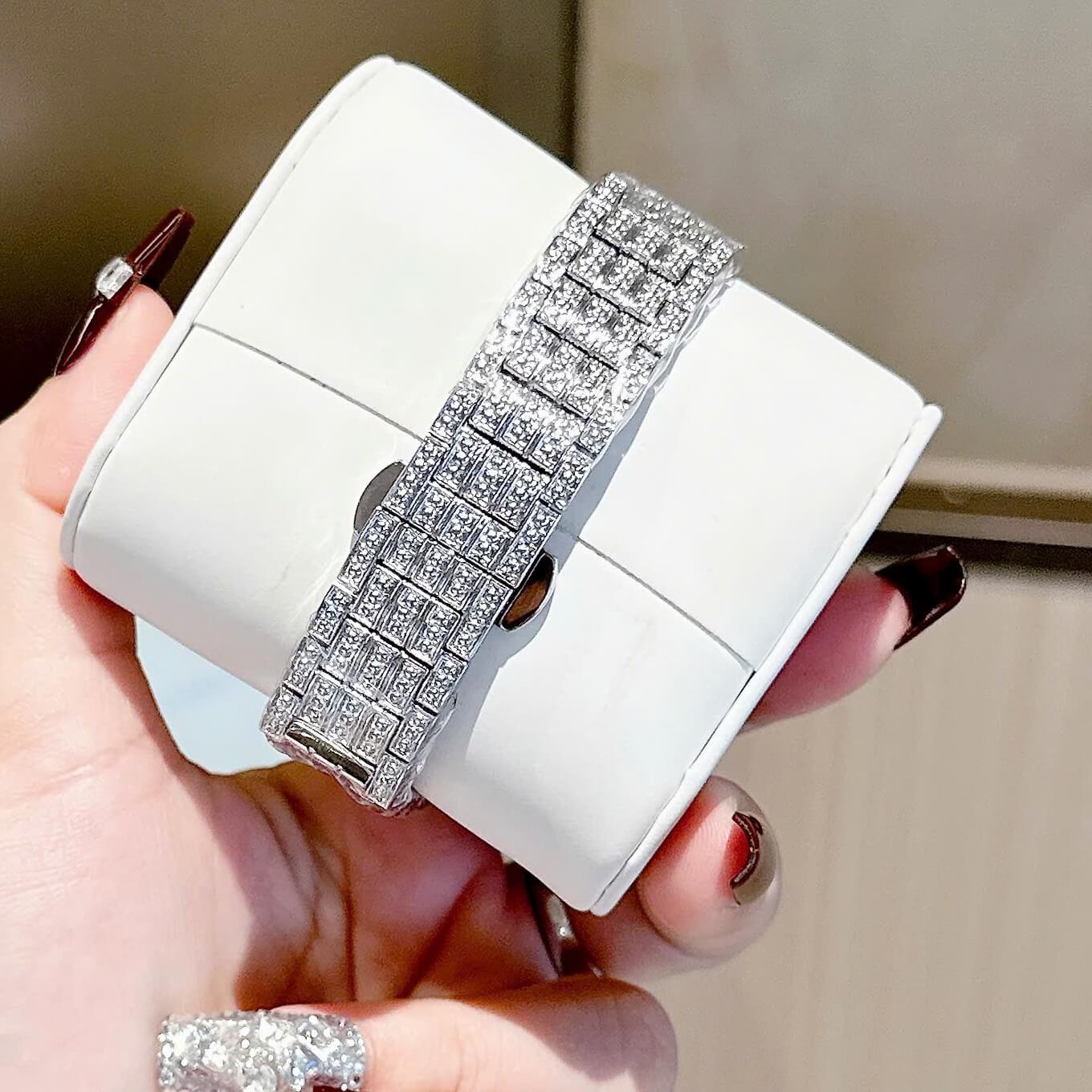 Đồng Hồ Nữ LV Mặt Xoay Đính Đá Mặt Và Dây Silver Sang Trọng Size 38mm Quartz