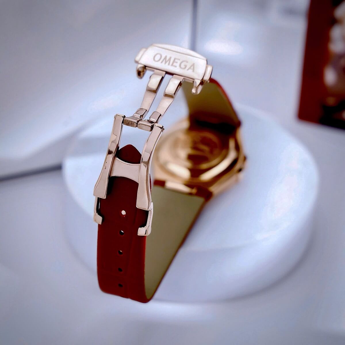 Đồng Hồ Nữ Omega Constellation Dây Da Đỏ Kính Sapphire Vỏ Rose Size 34mm
