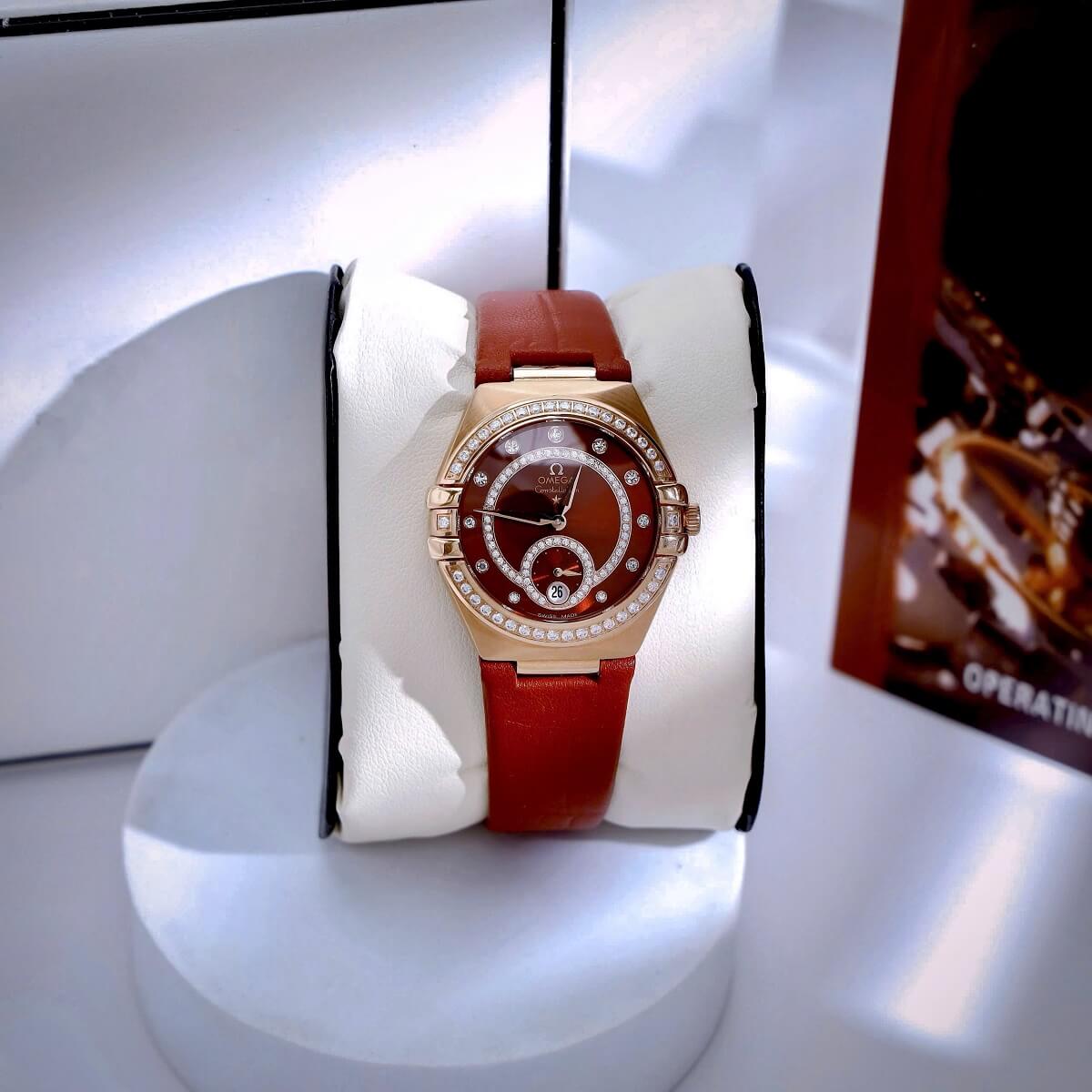 Đồng Hồ Nữ Omega Constellation Dây Da Đỏ Kính Sapphire Vỏ Rose Size 34mm