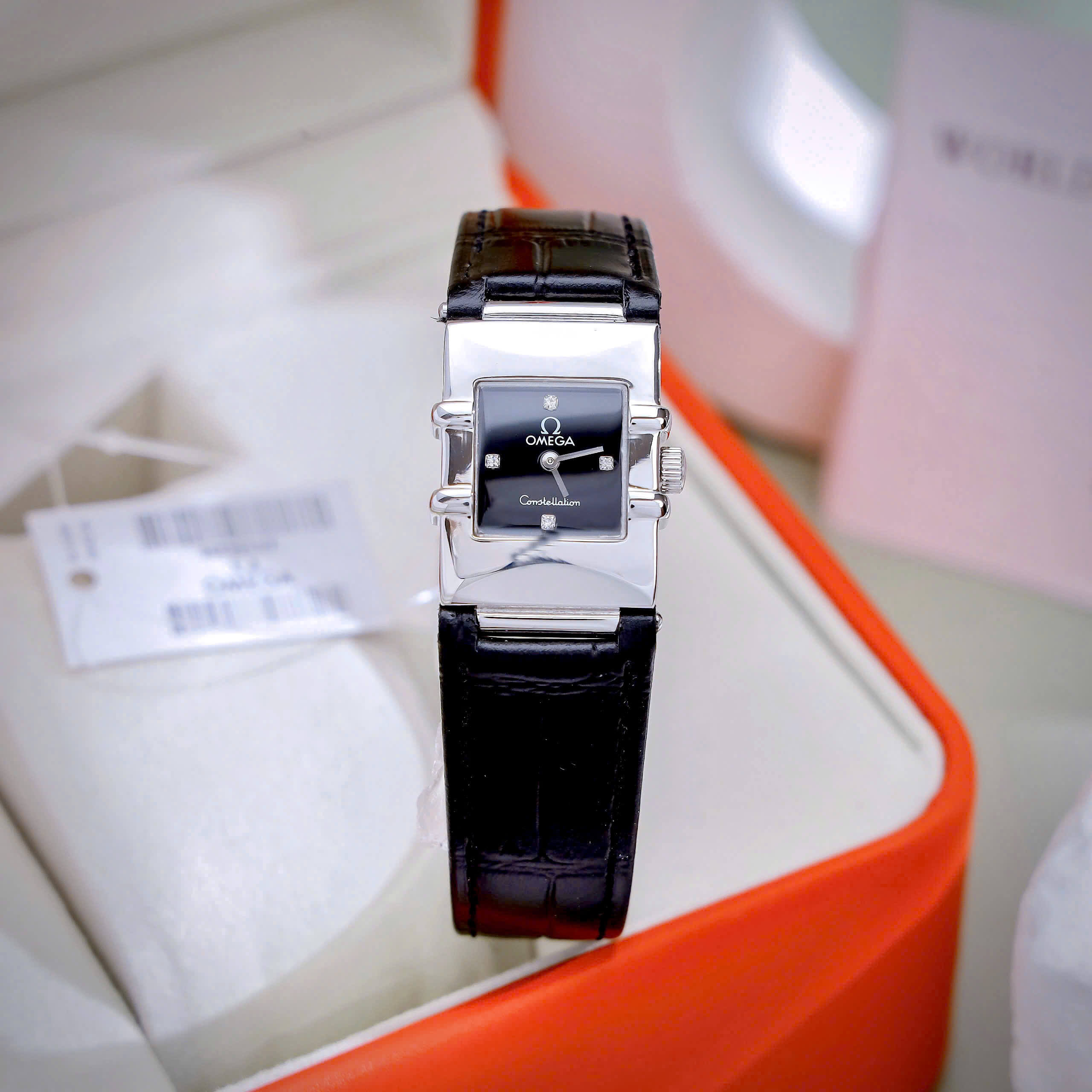 Đồng Hồ Nữ Omega Constellation Dây Da Màu Đen Mặt Vuông Niềng Trơn Size 22x28mm - Quartz Japan