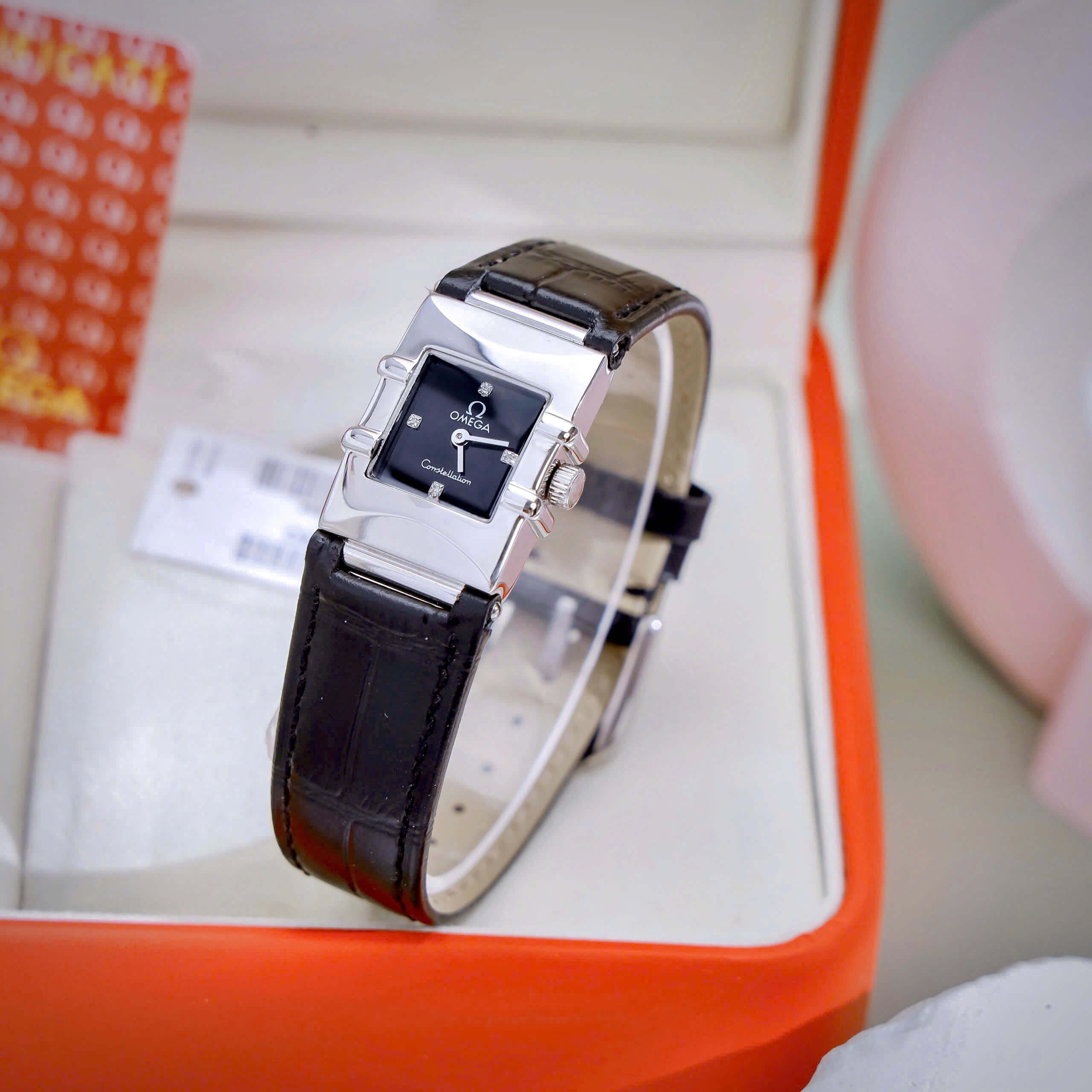 Đồng Hồ Nữ Omega Constellation Dây Da Màu Đen Mặt Vuông Niềng Trơn Size 22x28mm - Quartz Japan
