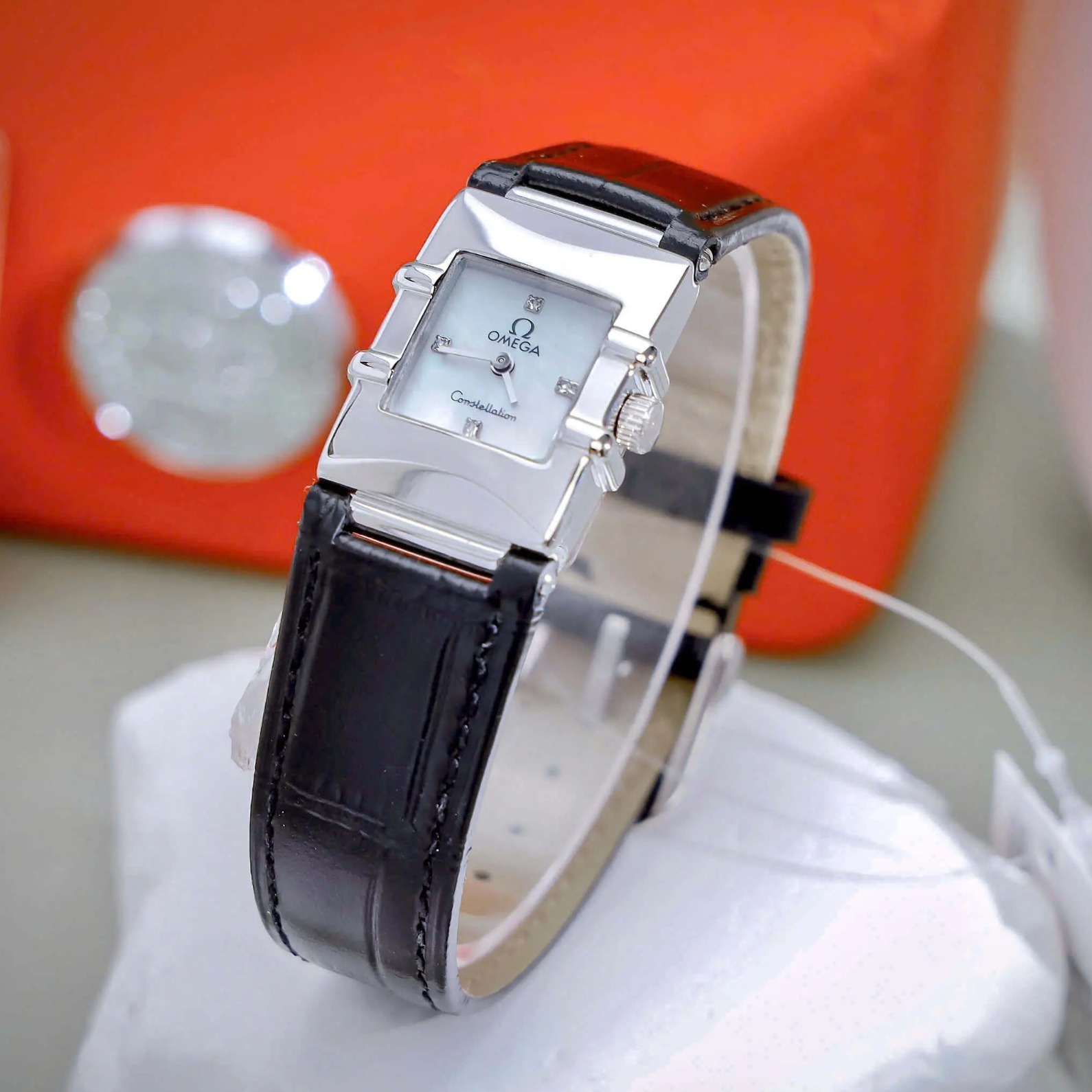 Đồng Hồ Nữ Omega Constellation Dây Da Màu Đen Mặt Vuông Trắng Niềng Trơn Size 22x28mm - Quartz Japan