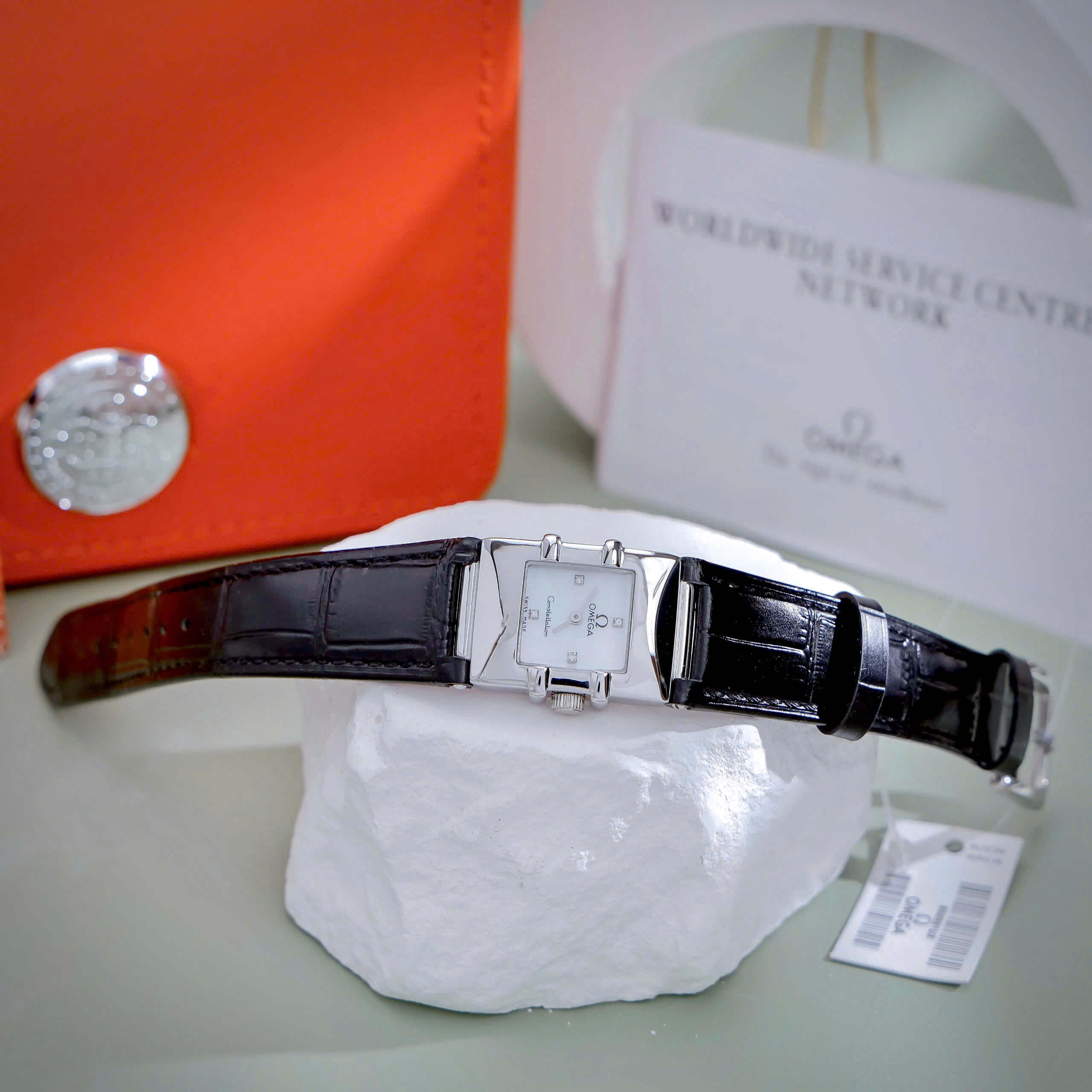 Đồng Hồ Nữ Omega Constellation Dây Da Màu Đen Mặt Vuông Trắng Niềng Trơn Size 22x28mm - Quartz Japan