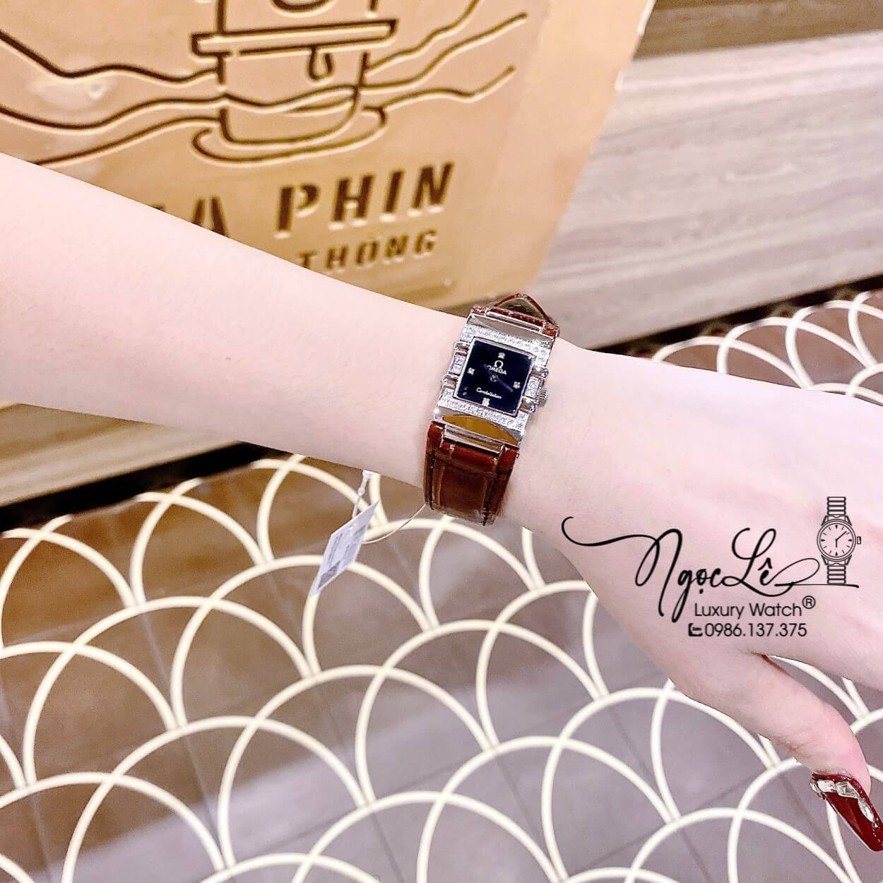 Đồng Hồ Nữ Omega Constellation Dây Da Nâu Mặt Vuông Viền Đá Size 22x28mm - Quartz Japan