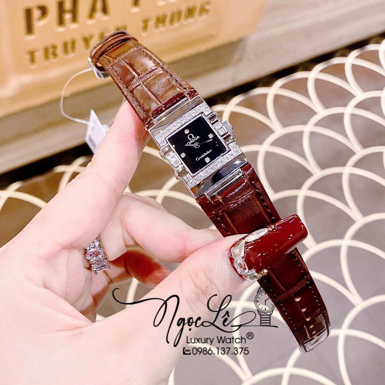 Đồng Hồ Nữ Omega Constellation Dây Da Nâu Mặt Vuông Viền Đá Size 22x28mm - Quartz Japan