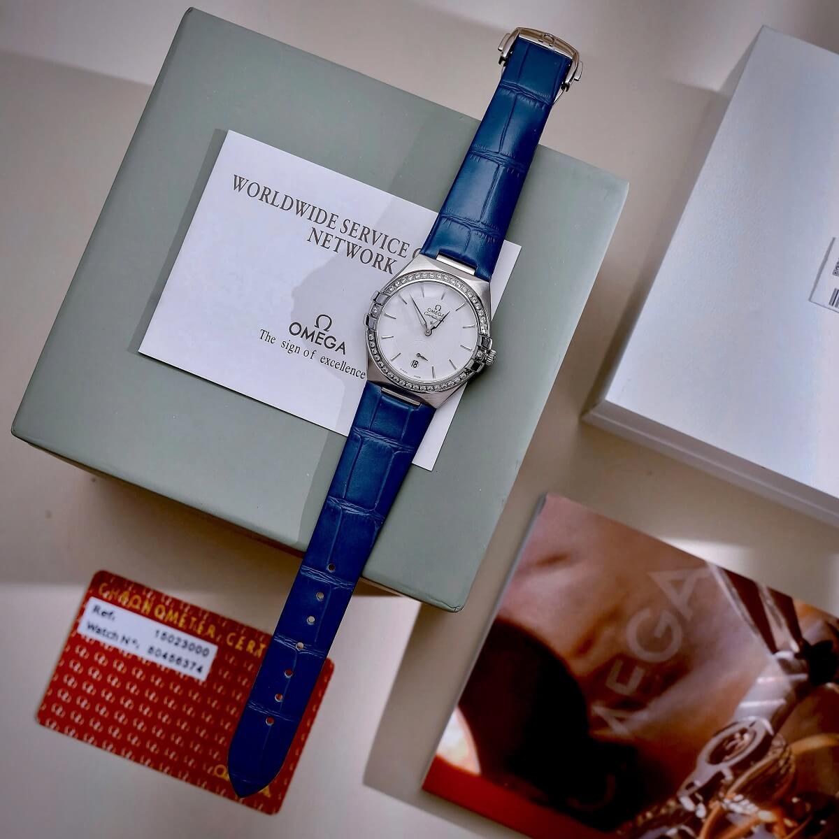 Đồng Hồ Nữ Omega Constellation Dây Da Xanh Kính Sapphire Vỏ Silver Size 34mm