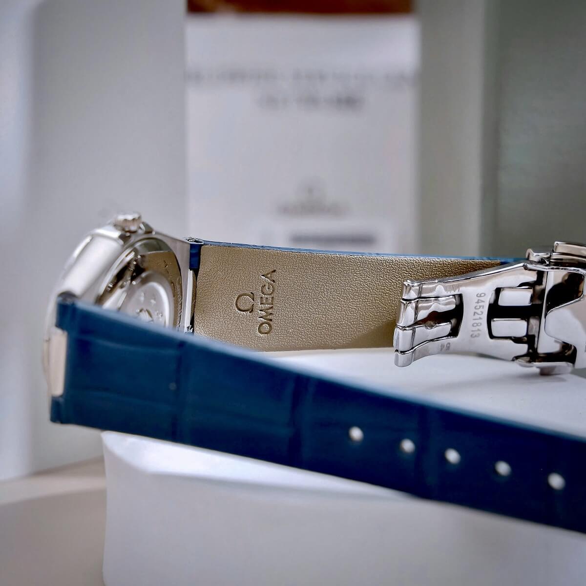 Đồng Hồ Nữ Omega Constellation Dây Da Xanh Kính Sapphire Vỏ Silver Size 34mm