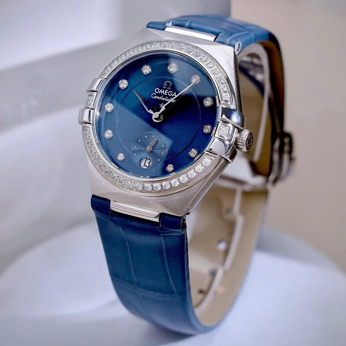 Đồng Hồ Nữ Omega Constellation Dây Da Xanh Kính Sapphire Vỏ Silver Size 34mm