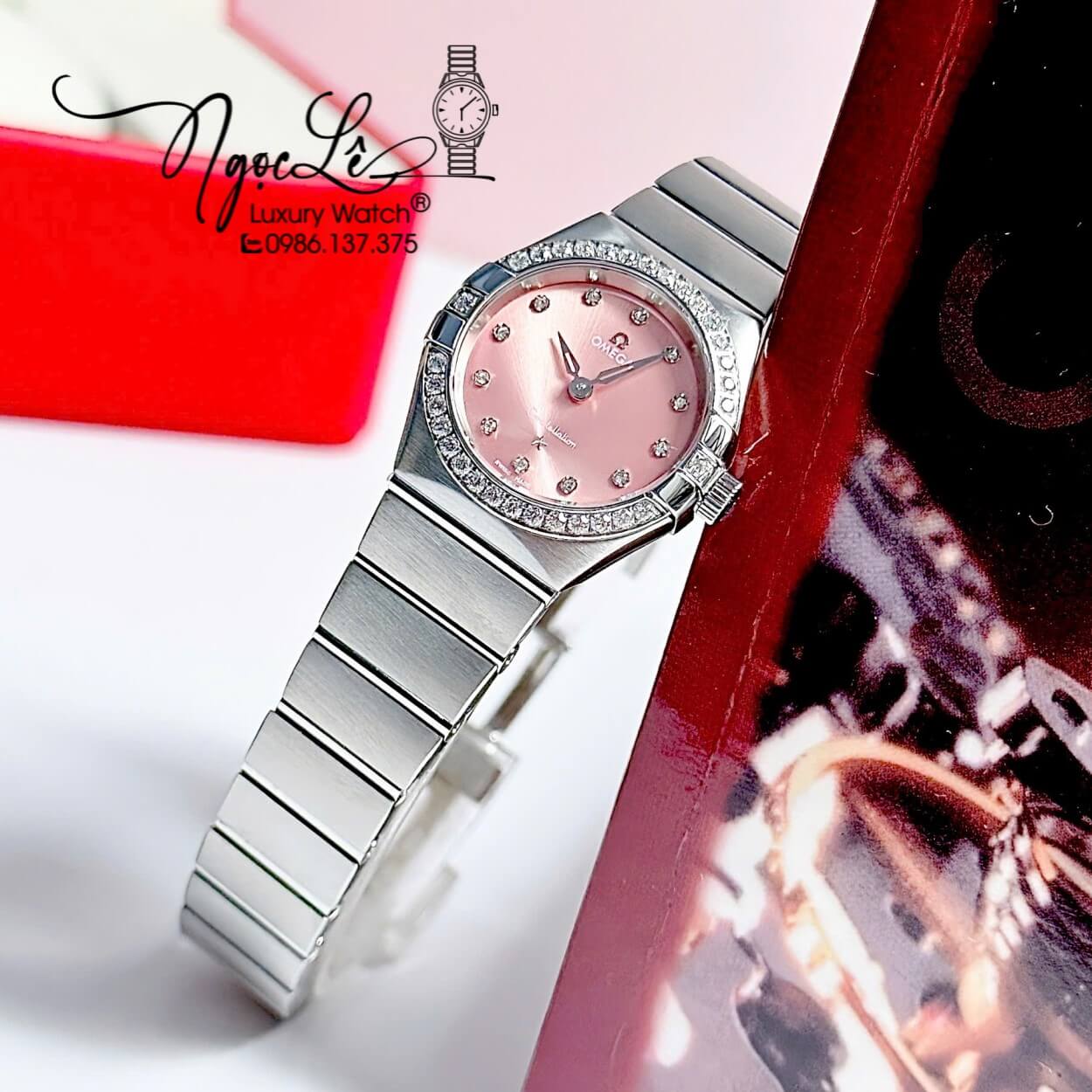 Đồng Hồ Nữ Omega Constellation Dây Kim Loại Silver Mặt Hồng Pastel Đính Đá Size 29mm