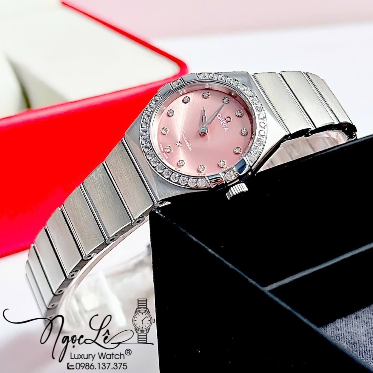 Đồng Hồ Nữ Omega Constellation Dây Kim Loại Silver Mặt Hồng Pastel Đính Đá Size 29mm