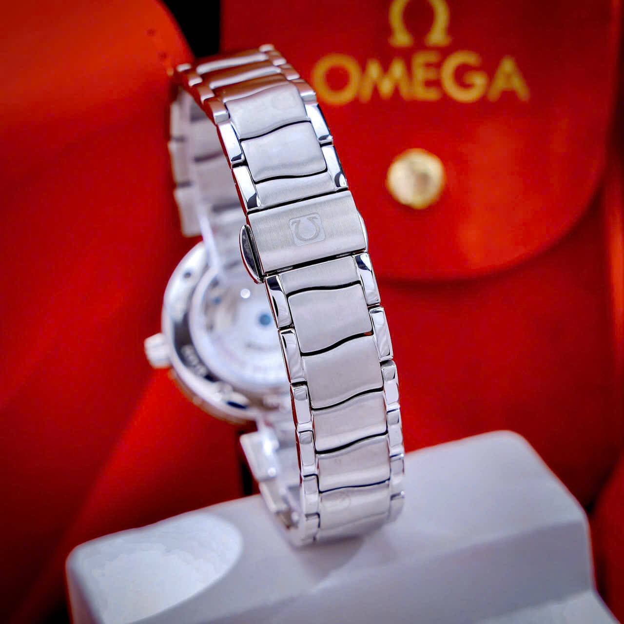 Đồng Hồ Nữ Omega Ladymatic Dây Kim Loại Màu Bạc Mặt Trắng Xà Cừ Size 34mm (Automatic)