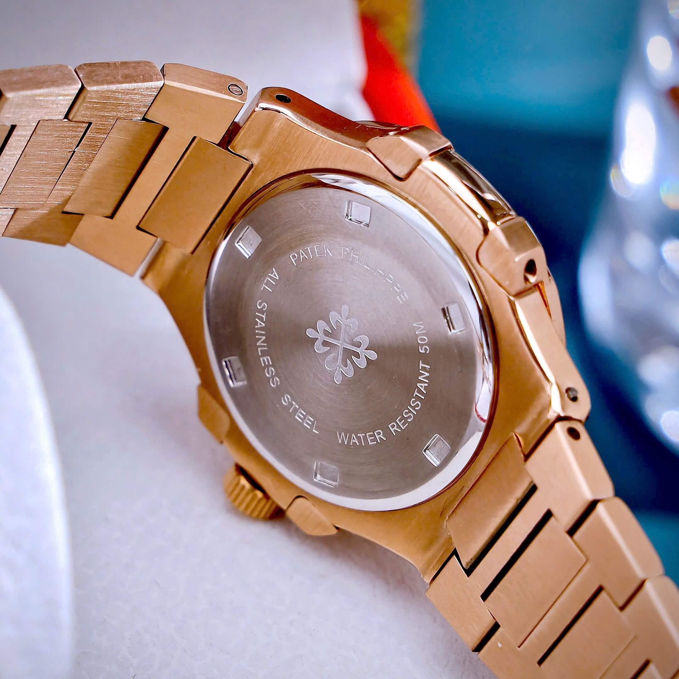 Đồng Hồ Nữ Patek Philippe Nautilus Dây Kim Loại Rose Gold Mặt Trắng Viền Đính Đá 32mm - Quartz