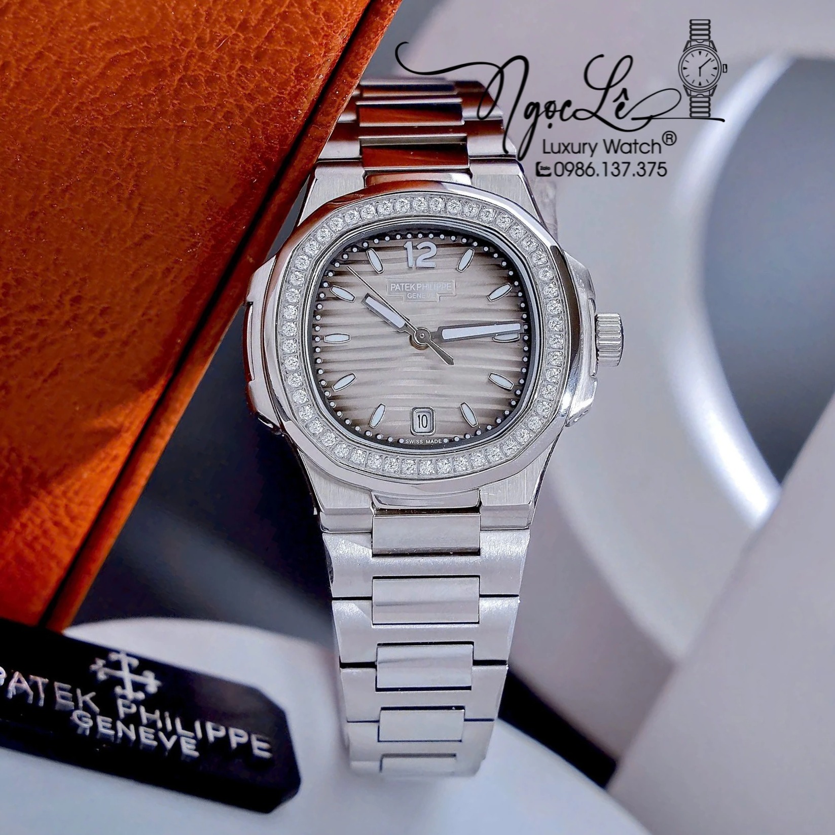 Đồng Hồ Nữ Patek Philippe Nautilus Dây Kim Loại Silver Mặt Ombre Viền Đính Đá 32mm - Quartz