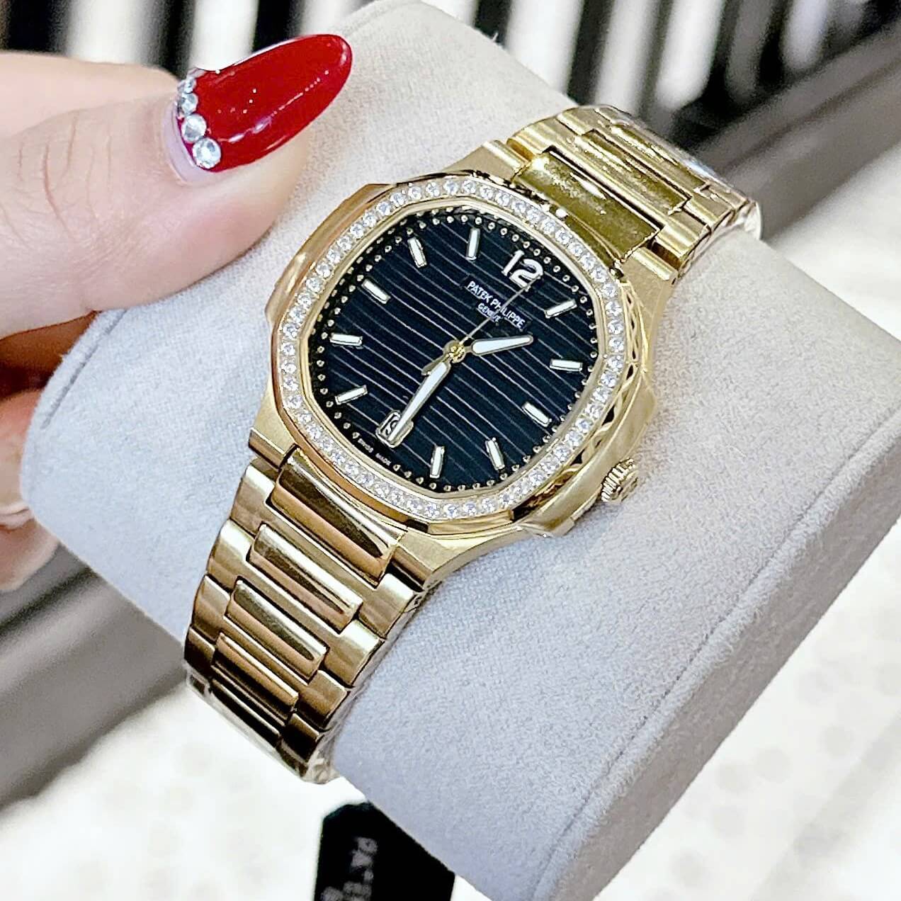 Đồng Hồ Nữ Patek Philippe Nautilus Dây Vàng Gold Mặt Đen Máy Thụy Sĩ Size 36mm - Viền Đá