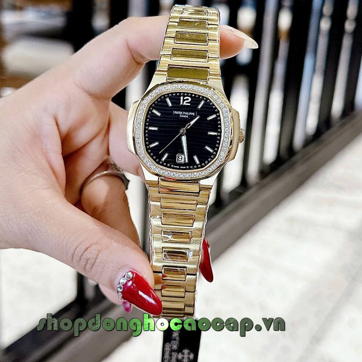 Đồng Hồ Nữ Patek Philippe Nautilus Dây Vàng Gold Mặt Đen Máy Thụy Sĩ Size 36mm - Viền Đá