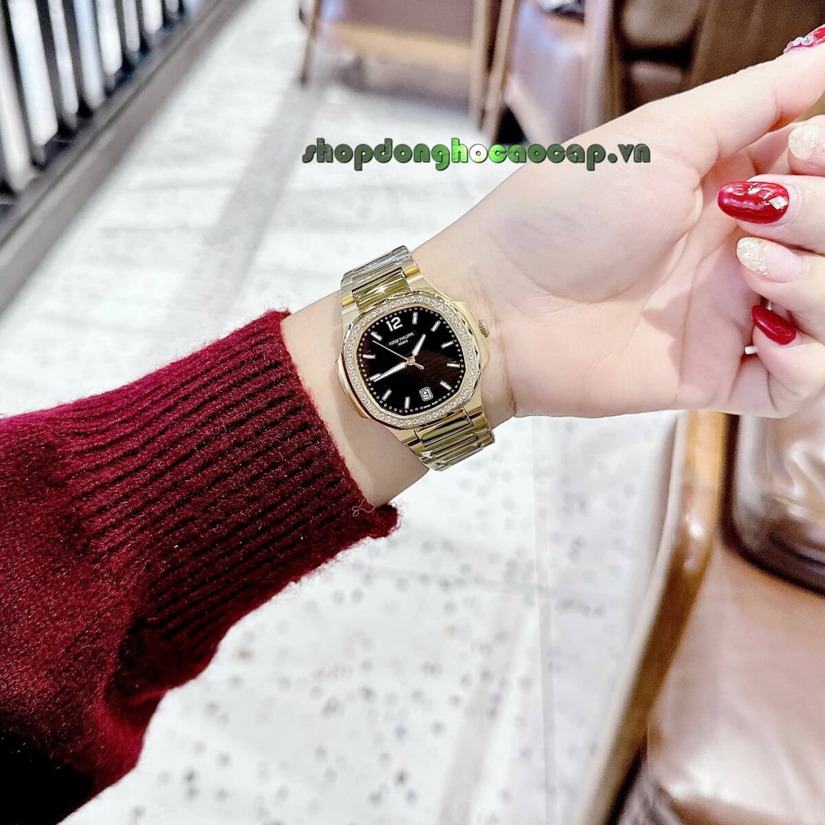 Đồng Hồ Nữ Patek Philippe Nautilus Dây Vàng Gold Mặt Đen Máy Thụy Sĩ Size 36mm - Viền Đá