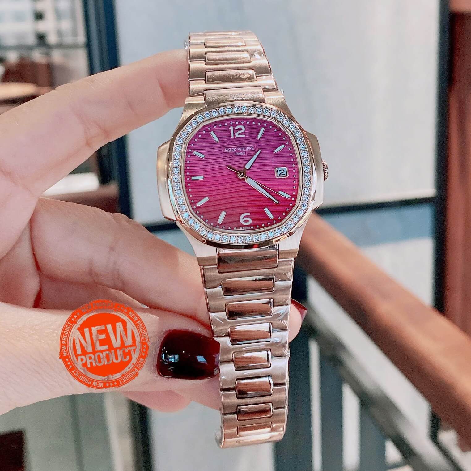 Đồng Hồ Nữ Patek Philippe Nautilus Dây Kim Loại Màu Vàng Hồng Mặt Hồng Cánh Sen Máy Quartz Thụy Sĩ Size 35.2mm