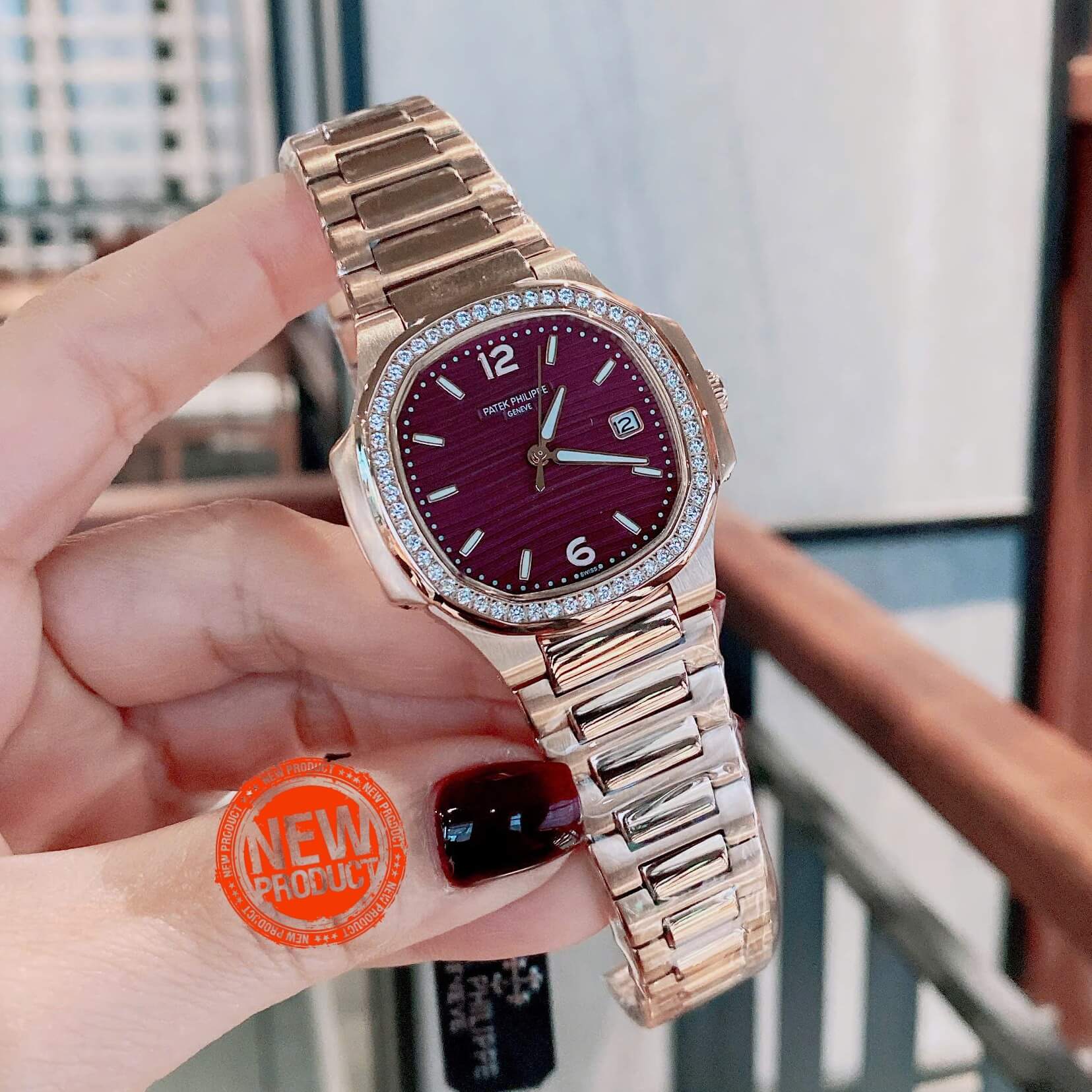 Đồng Hồ Nữ Patek Philippe Nautilus Dây Kim Loại Màu Vàng Hồng Mặt Hồng Đậm Máy Quartz Thụy Sĩ Size 35.2mm