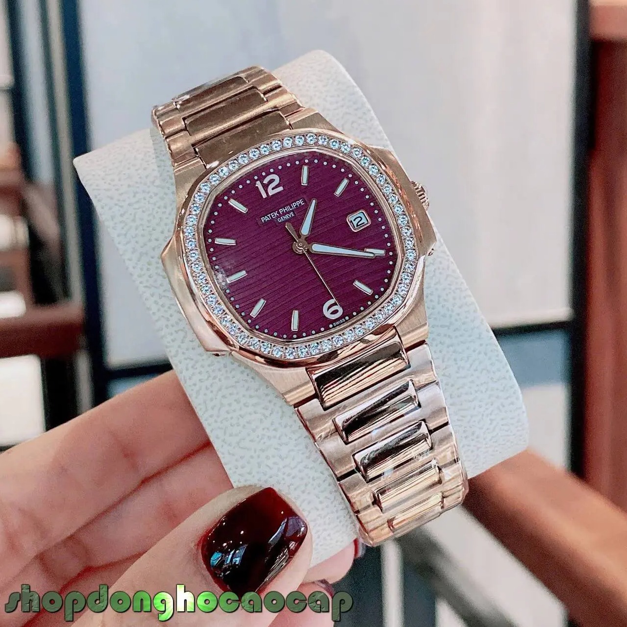 Đồng Hồ Nữ Patek Philippe Nautilus Dây Kim Loại Màu Vàng Hồng Mặt Hồng Đậm Máy Quartz Thụy Sĩ Size 35.2mm