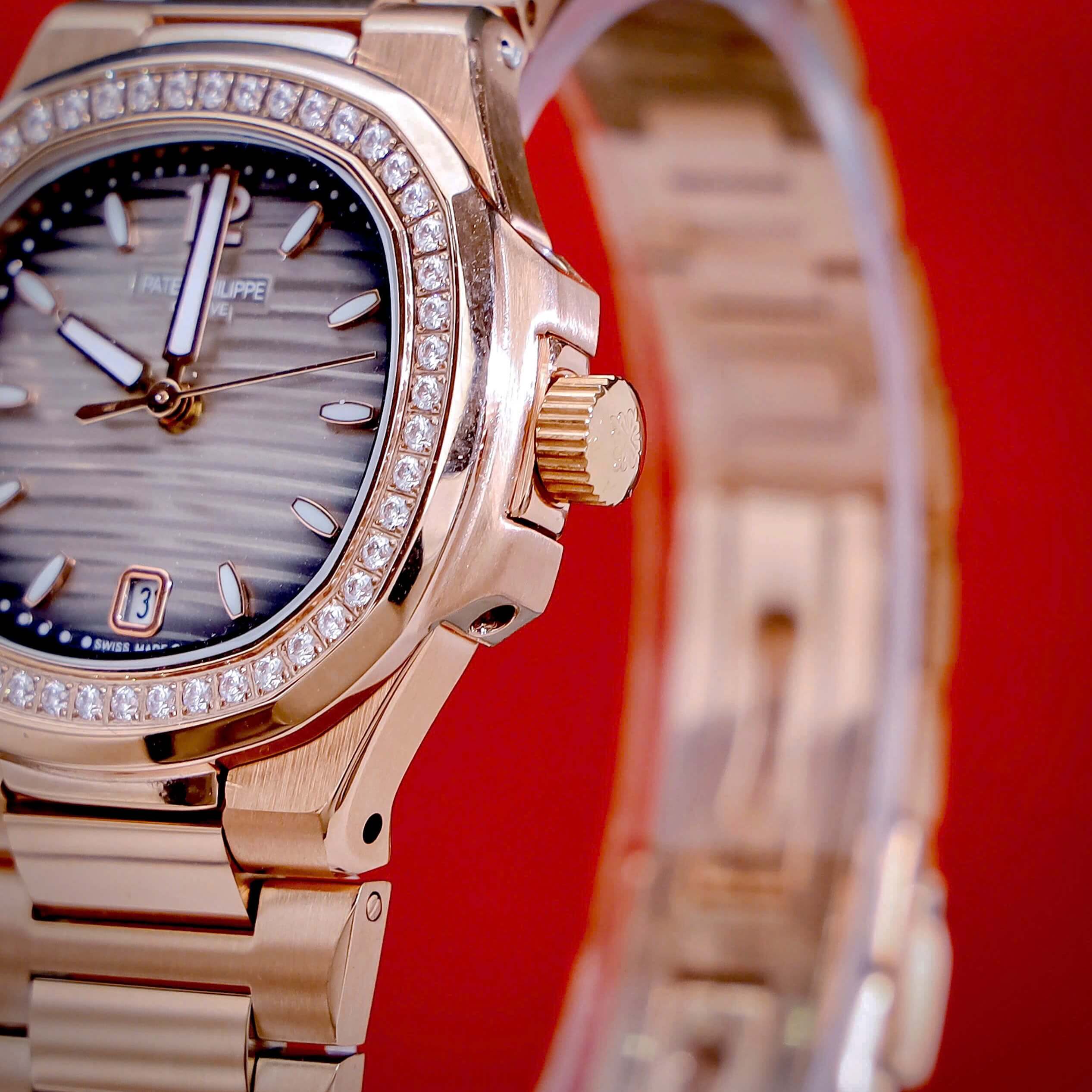 Đồng Hồ Nữ Patek Philippe Nautilus Dây Kim Loại Rose Gold Mặt Ombre Viền Đính Đá 32mm - Quartz