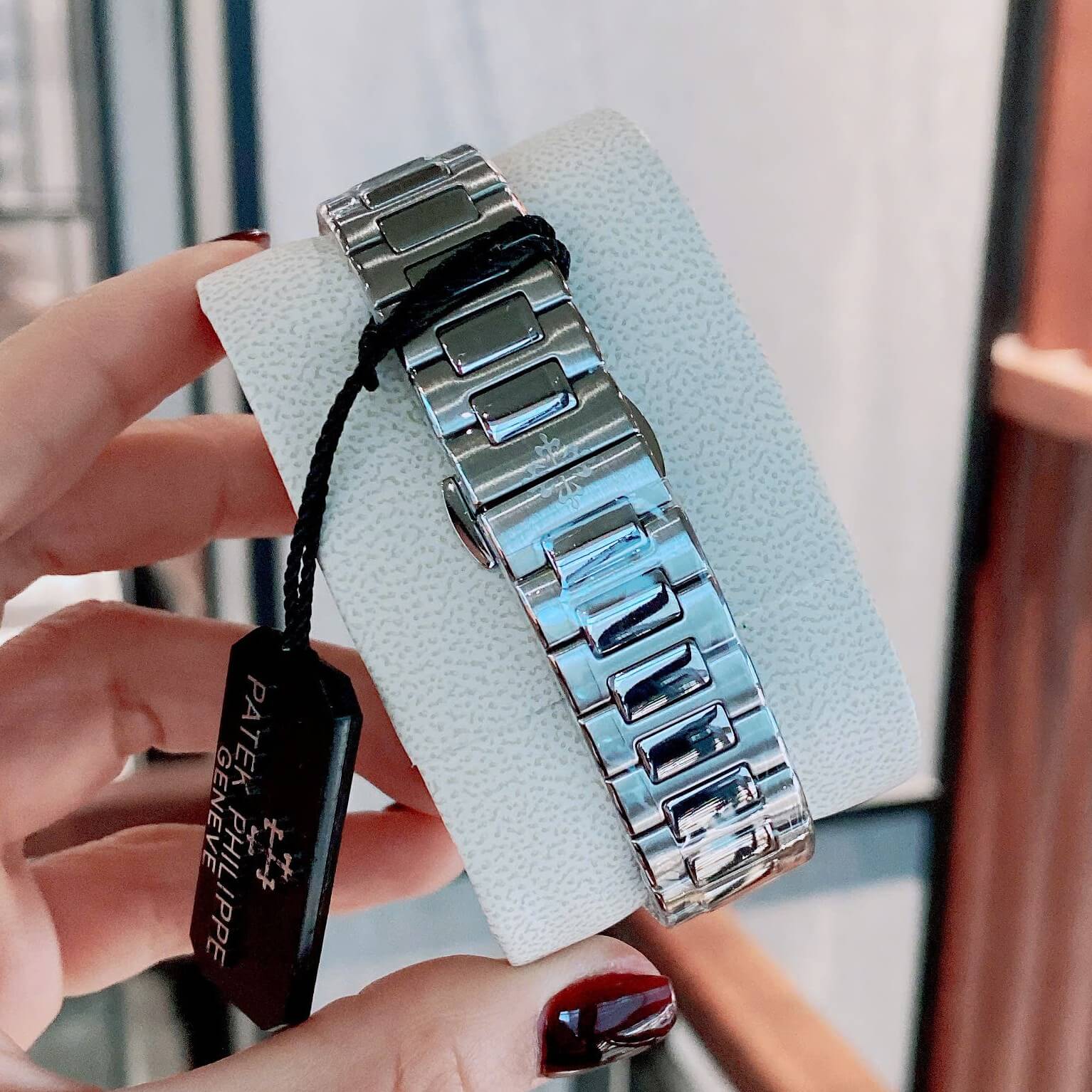 Đồng Hồ Nữ Patek Philippe Nautilus Dây Kim Loại Silver Mặt Ombre Xanh Pastel Máy Quartz Thụy Sĩ Size 35.2mm