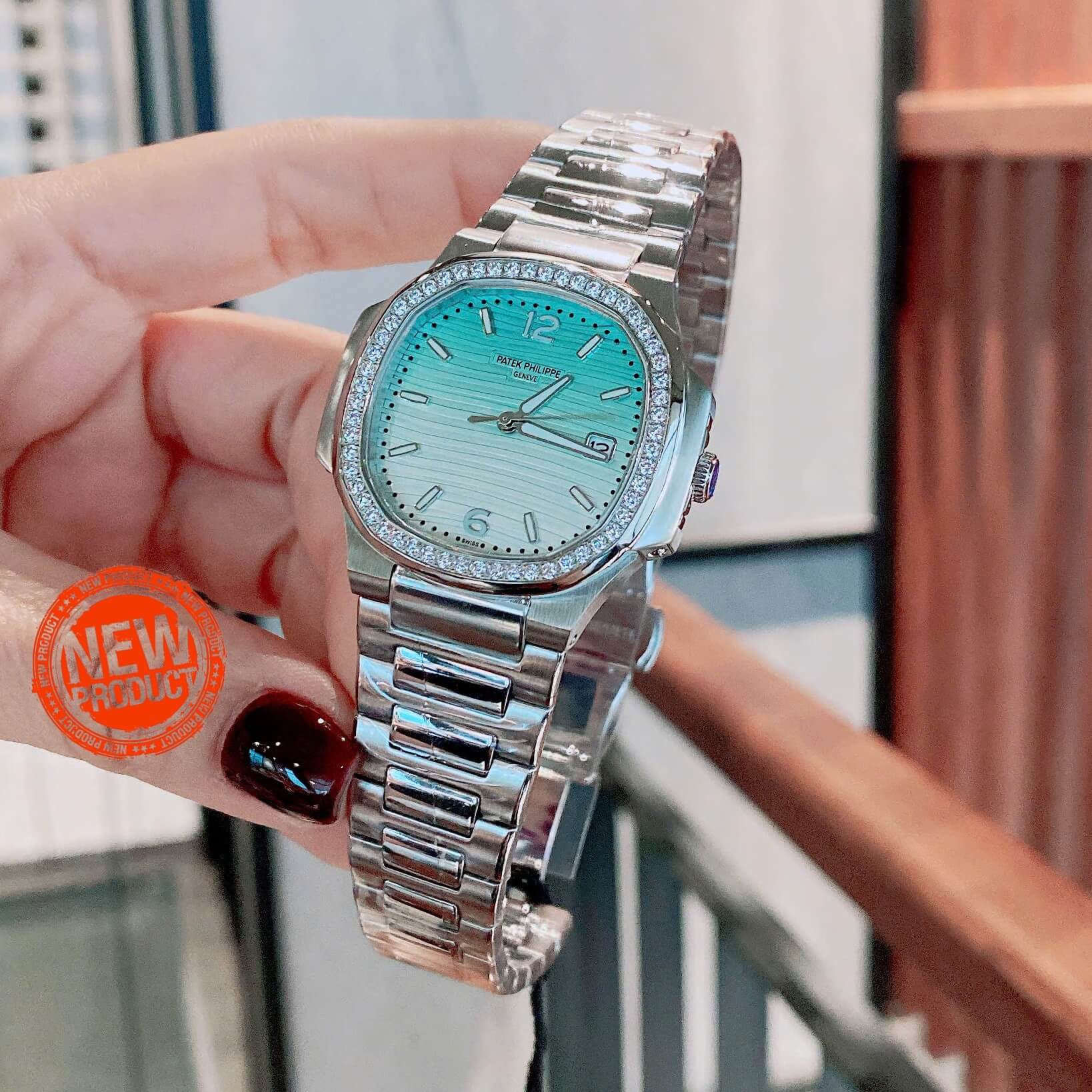 Đồng Hồ Nữ Patek Philippe Nautilus Dây Kim Loại Silver Mặt Ombre Xanh Pastel Máy Quartz Thụy Sĩ Size 35.2mm