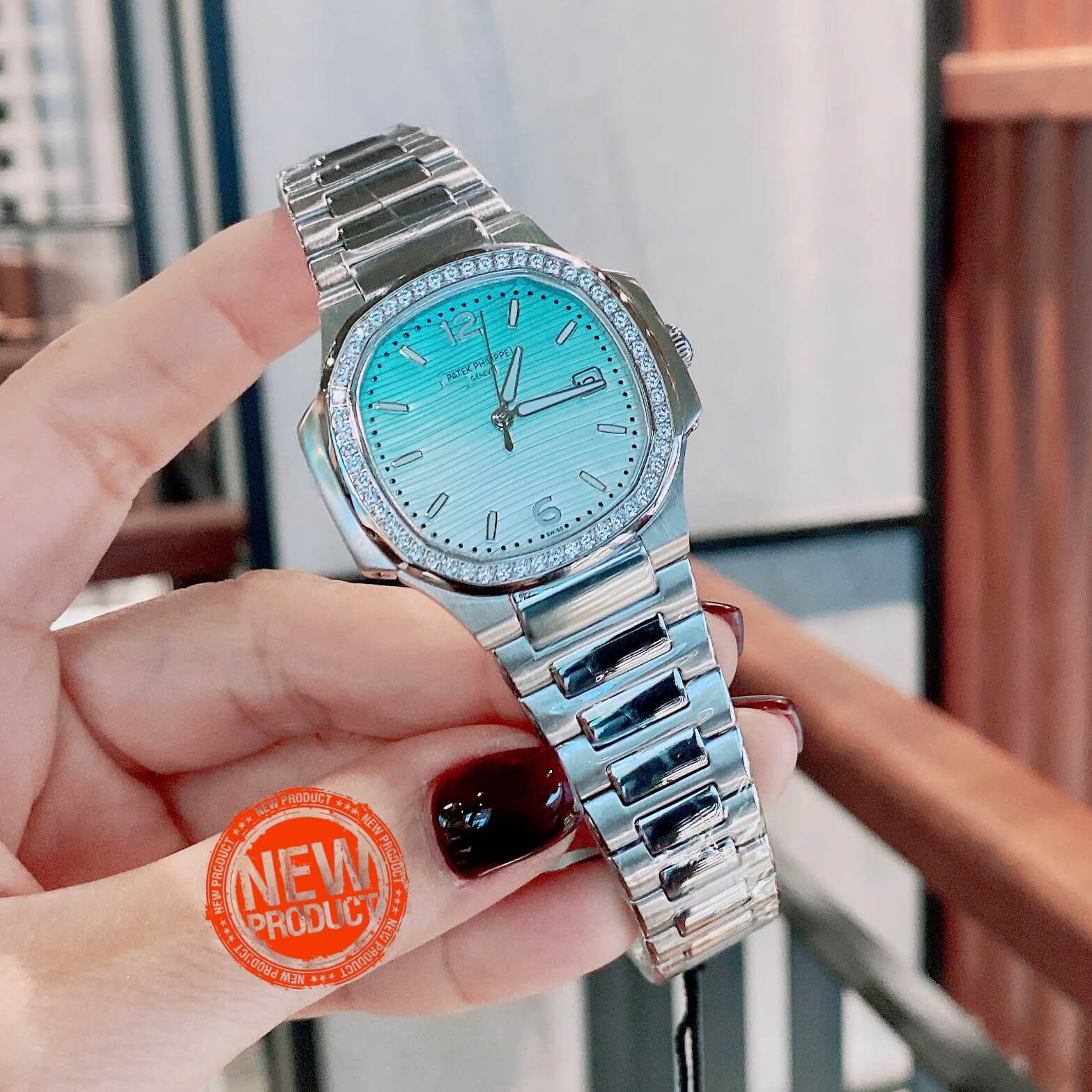 Đồng Hồ Nữ Patek Philippe Nautilus Dây Kim Loại Silver Mặt Ombre Xanh Pastel Máy Quartz Thụy Sĩ Size 35.2mm