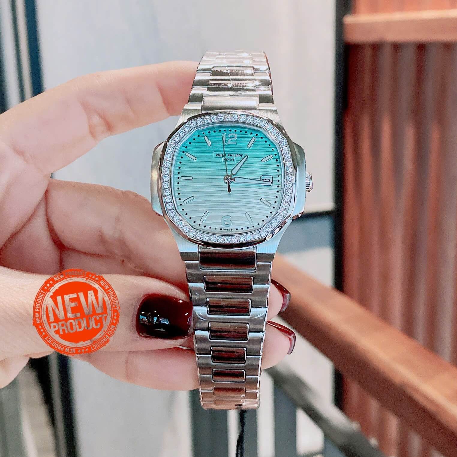 Đồng Hồ Nữ Patek Philippe Nautilus Dây Kim Loại Silver Mặt Ombre Xanh Pastel Máy Quartz Thụy Sĩ Size 35.2mm