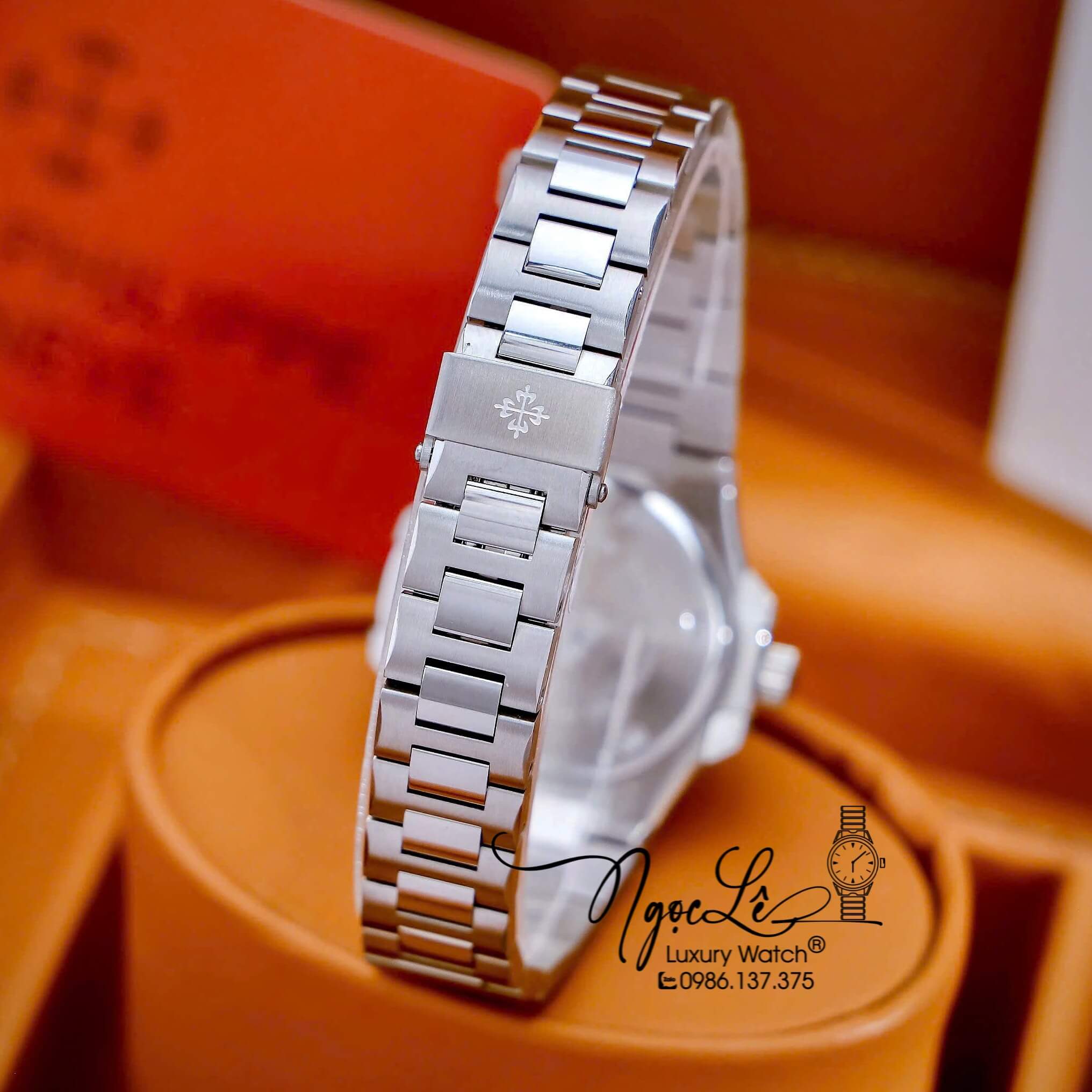 Đồng Hồ Nữ Patek Philippe Nautilus Dây Kim Loại Silver Mặt Trắng Viền Đính Đá 32mm - Quartz